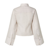 Kalanna-M_White Feather Grey Stripe_Packshot_1