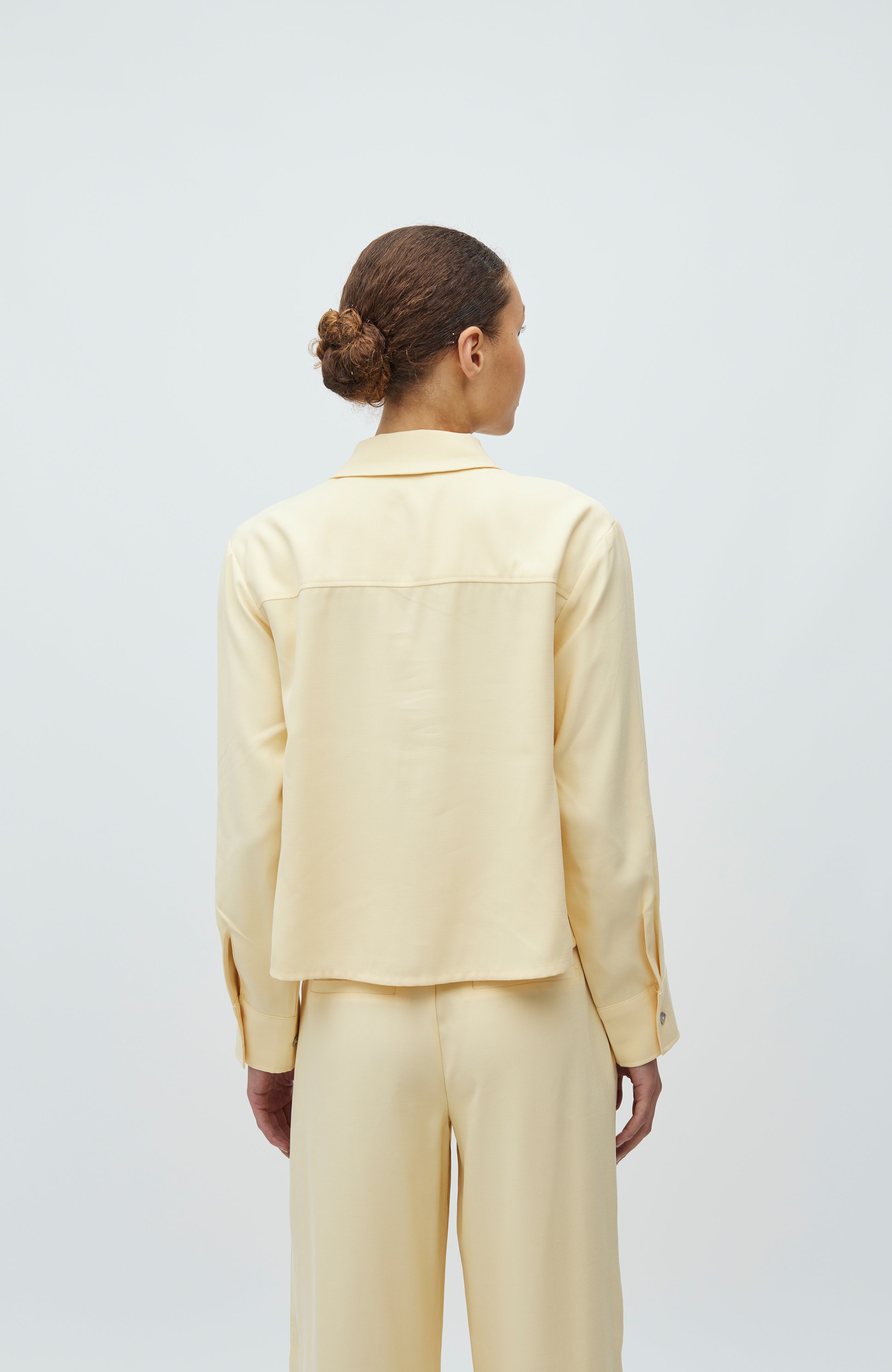 Elio-M_Summer Yellow_Model_2