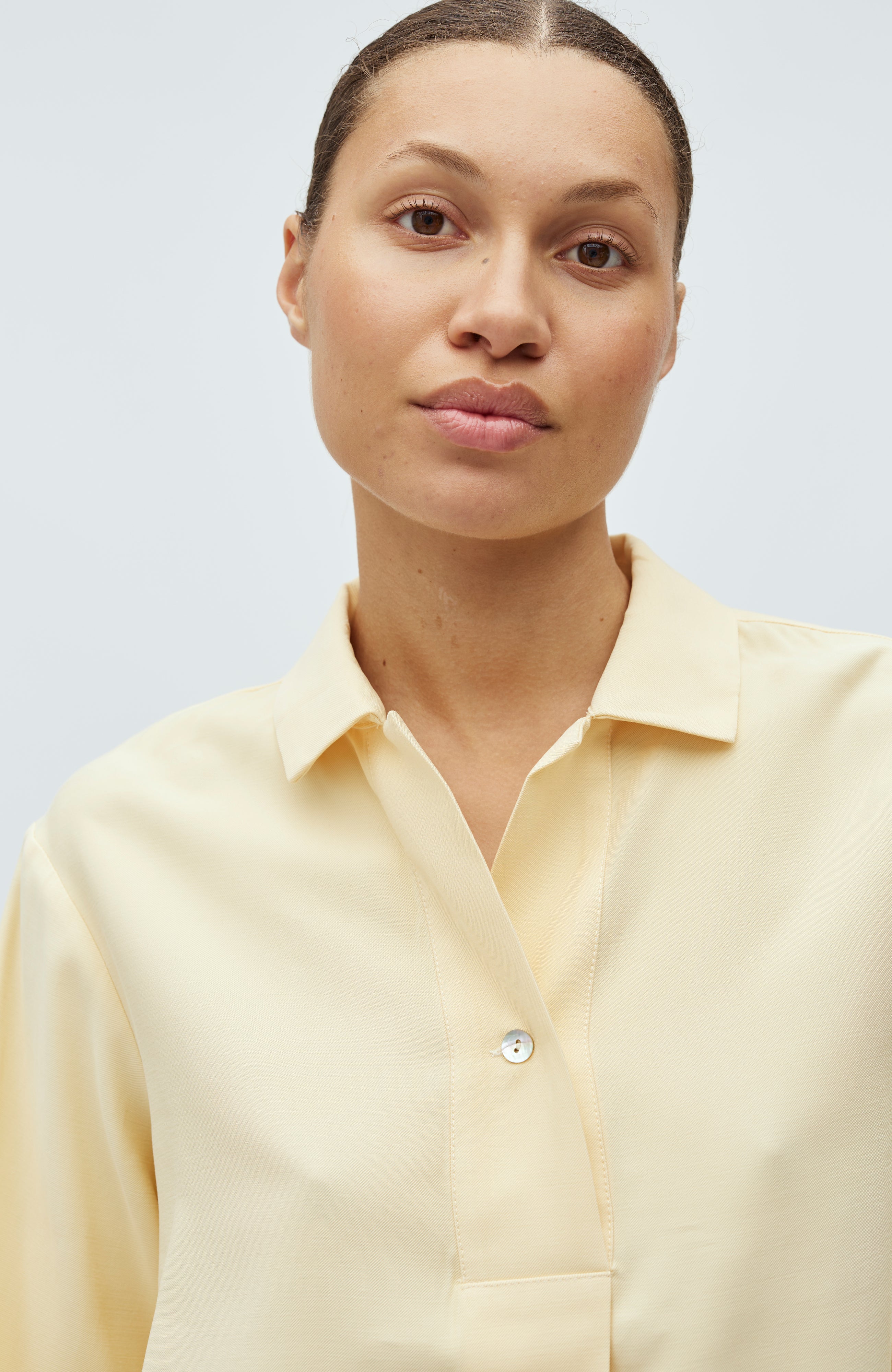 Elio-M_Summer Yellow_Model_3