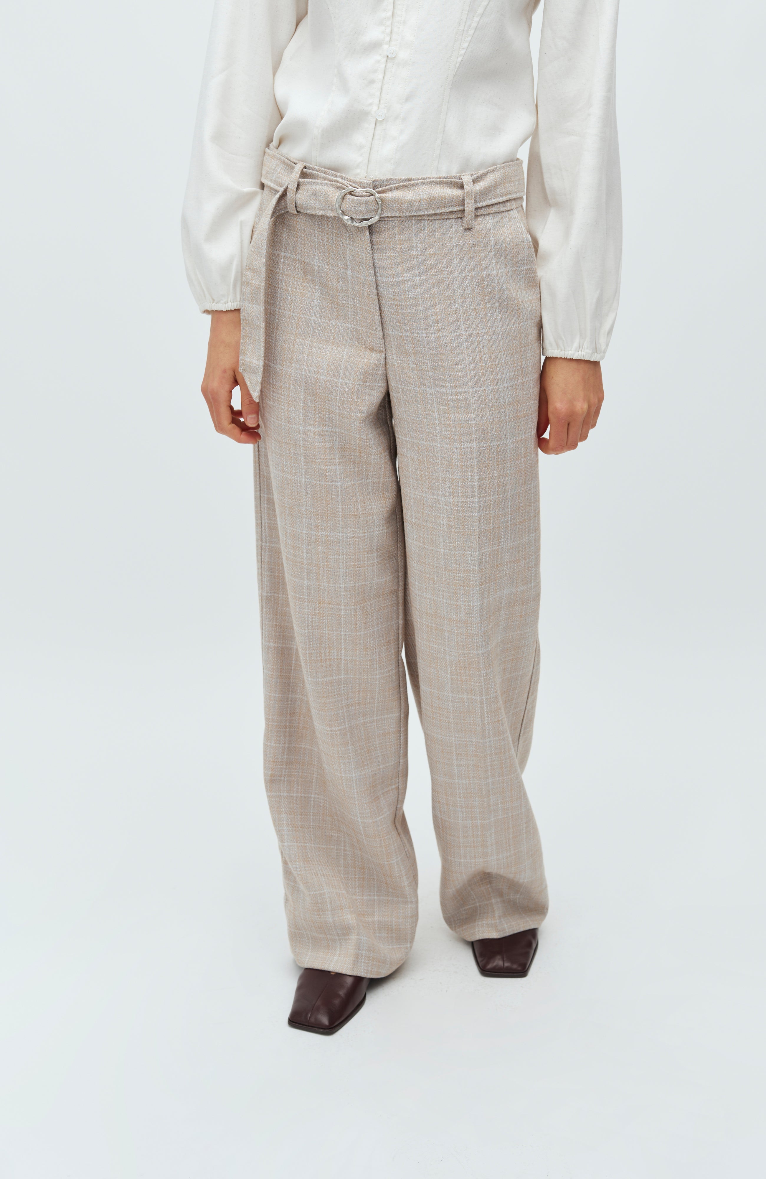 Clementa-M_Beige Check_Model_0