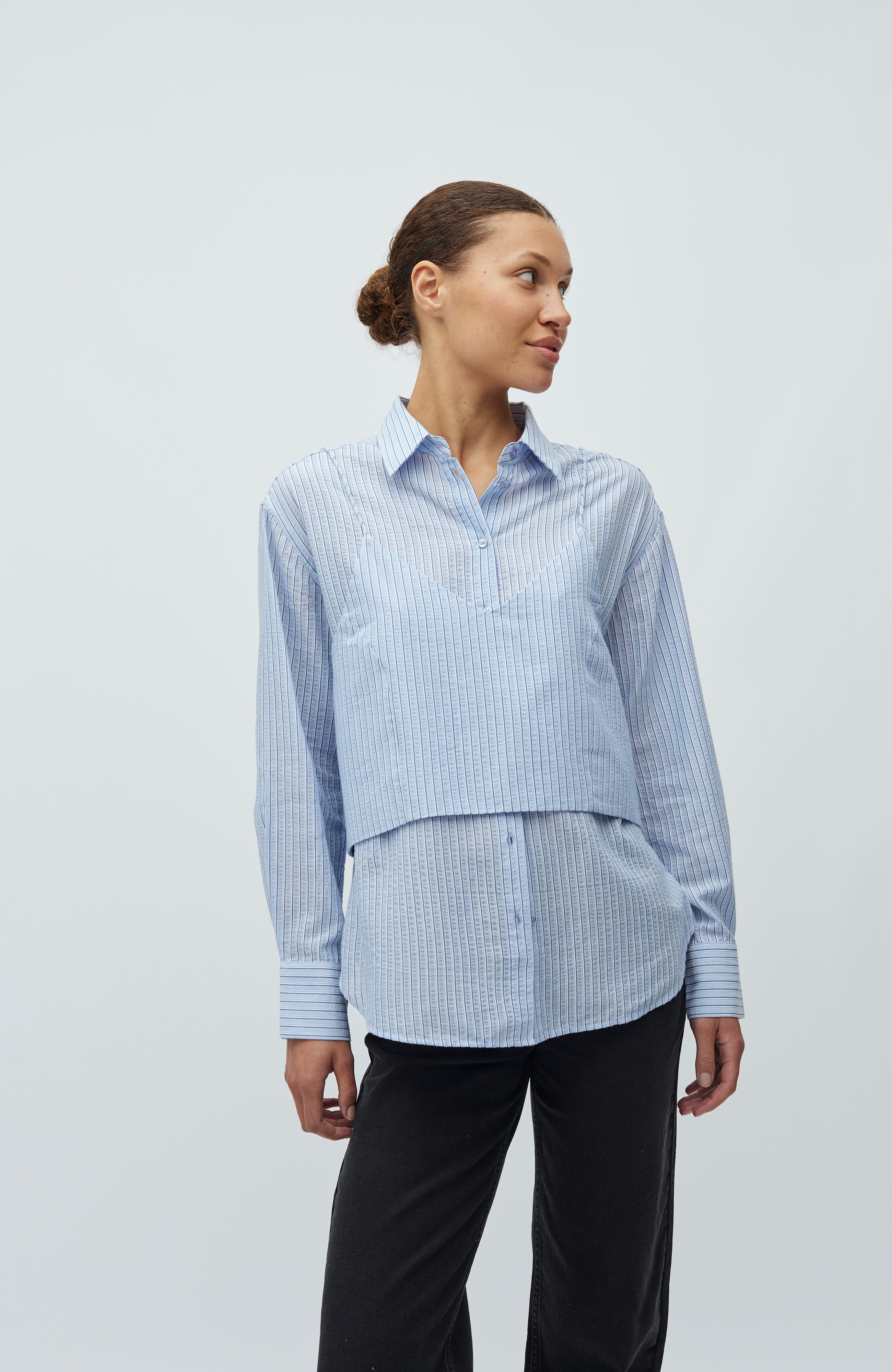 Aulora-M_Light Blue White Stripe_Model_1