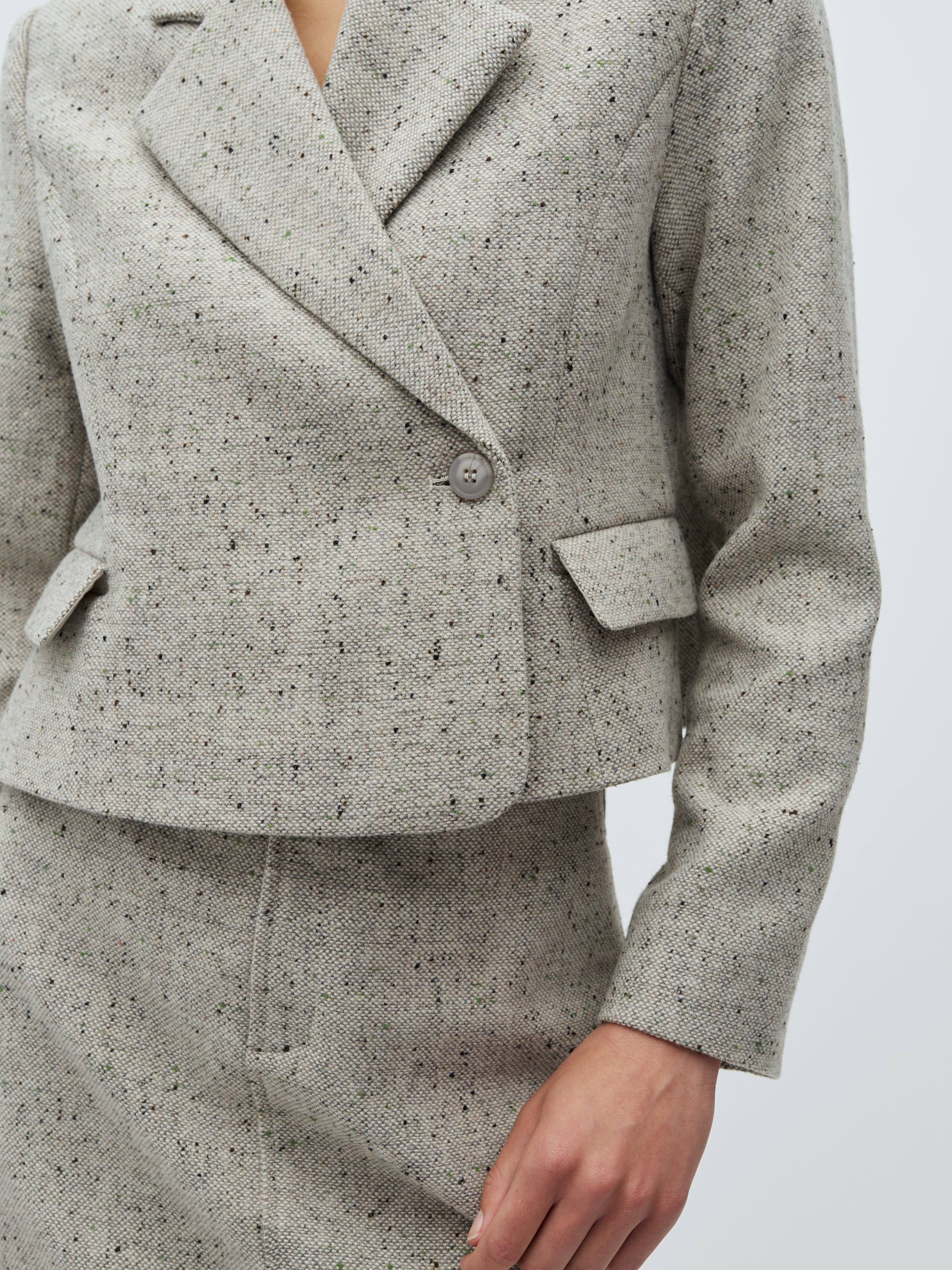 Iva-M_Sparkle Grain_Model_2