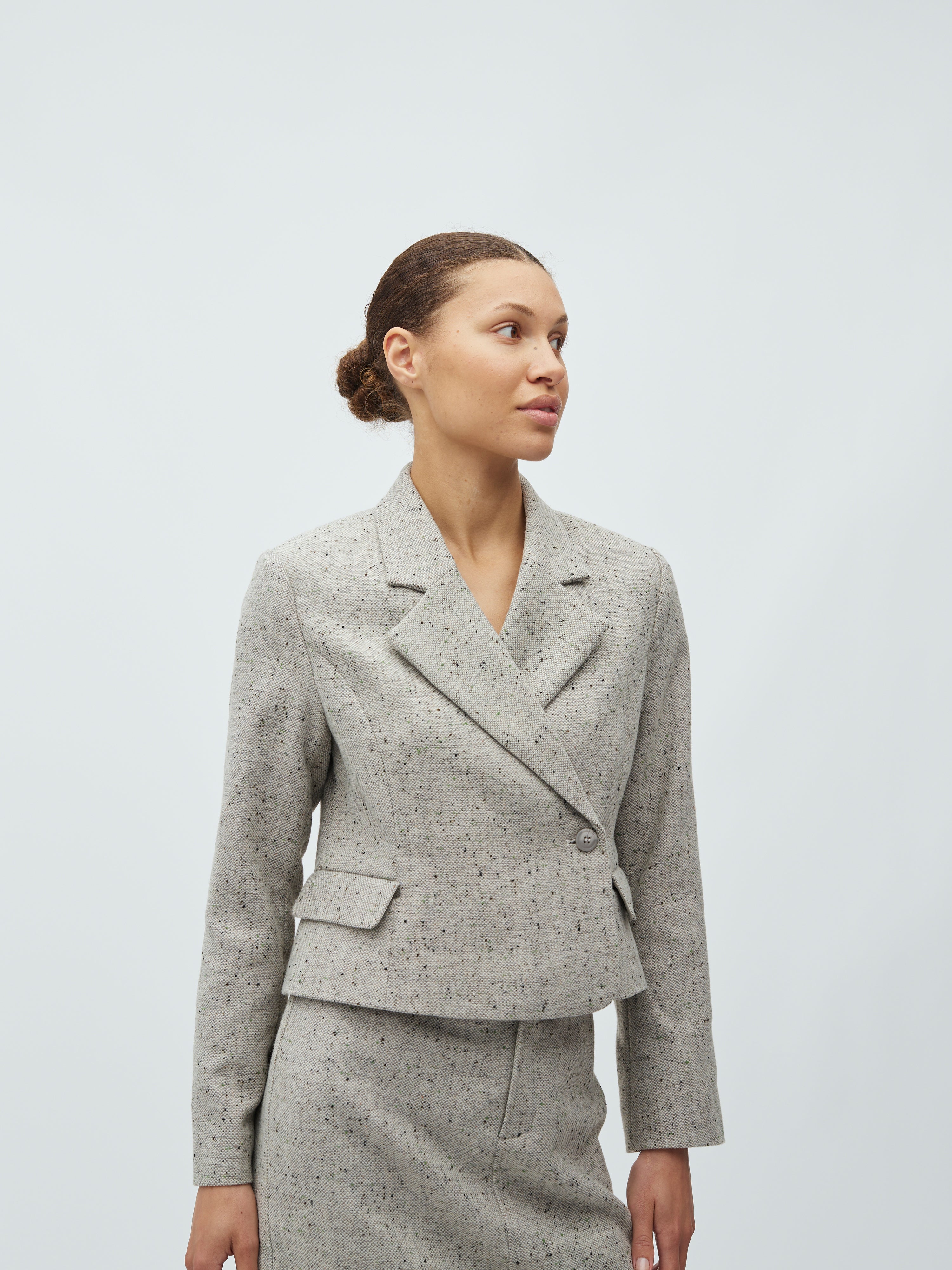 Iva-M_Sparkle Grain_Model_4