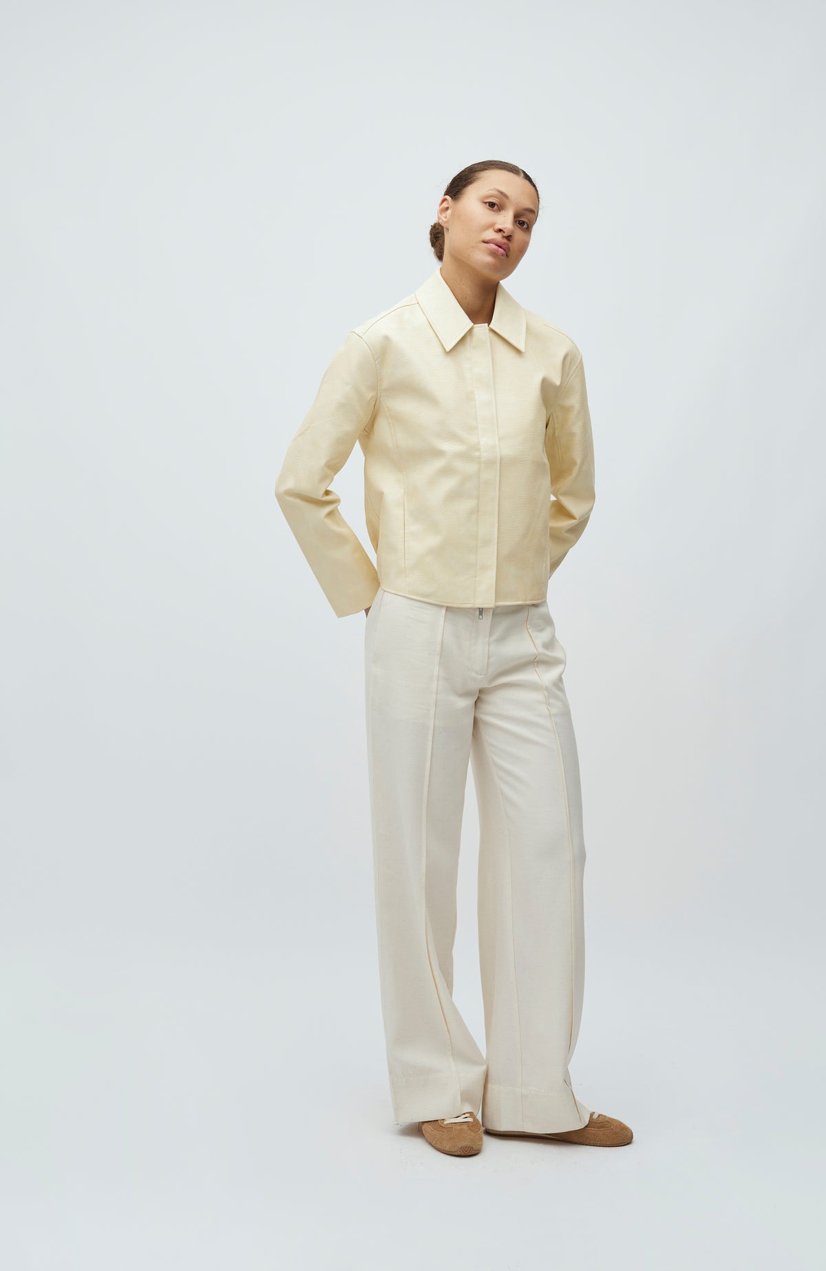 Vevine-M_Summer Yellow_Model_0