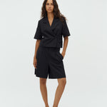 Robina-M_Black_Model_2