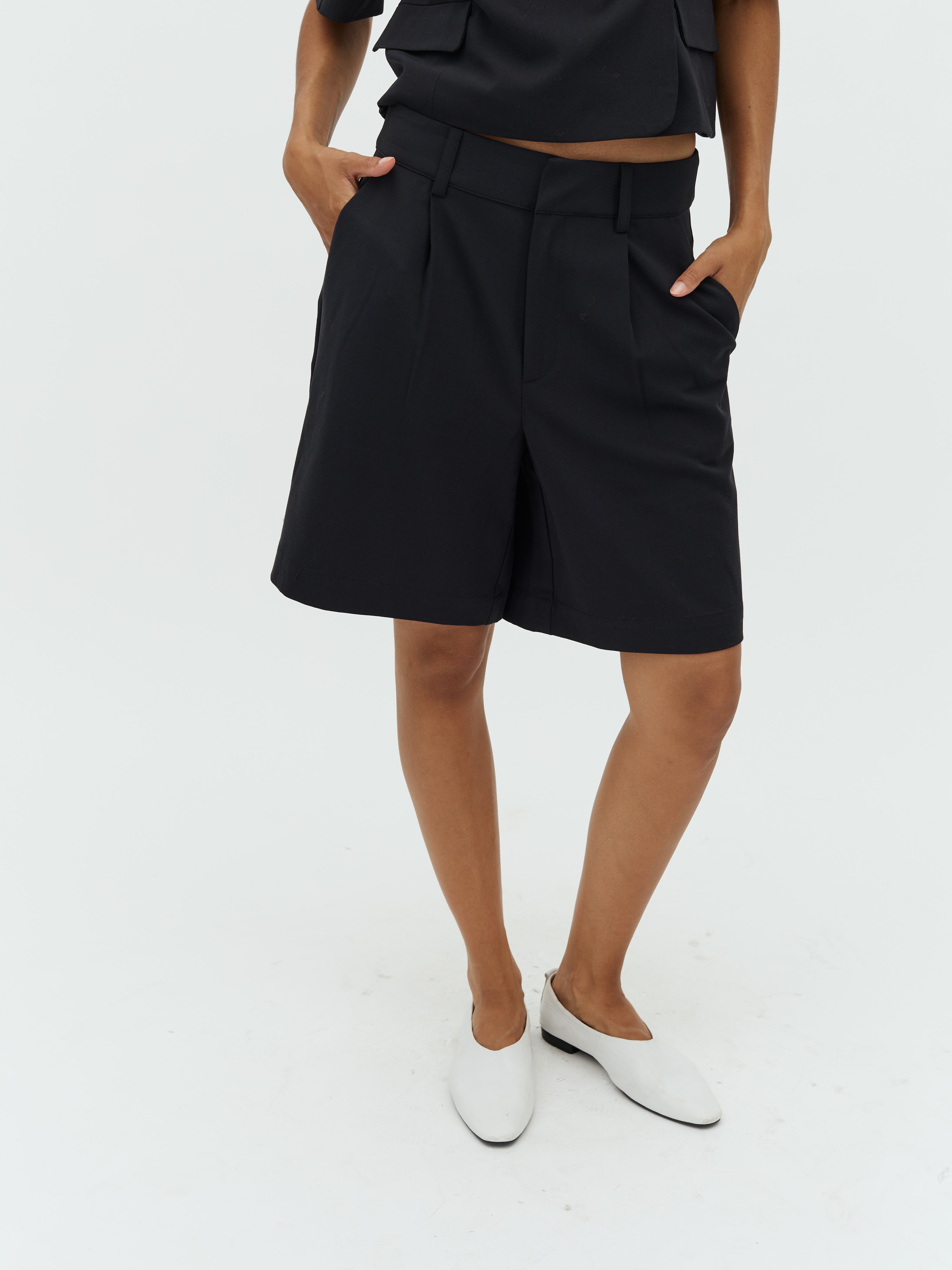 Guri-M_Black_Model_1