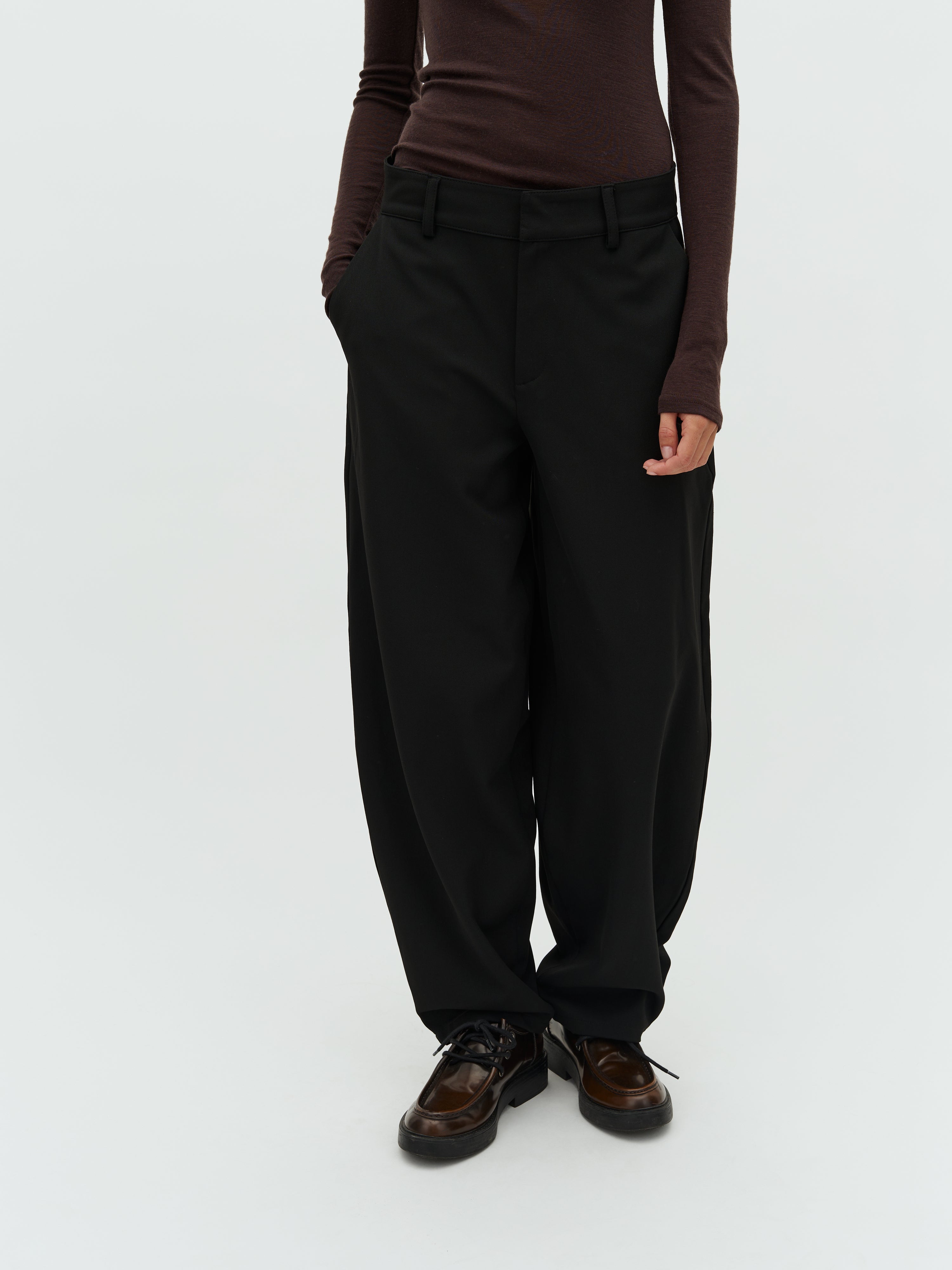 Silira-M_Black_Model_1