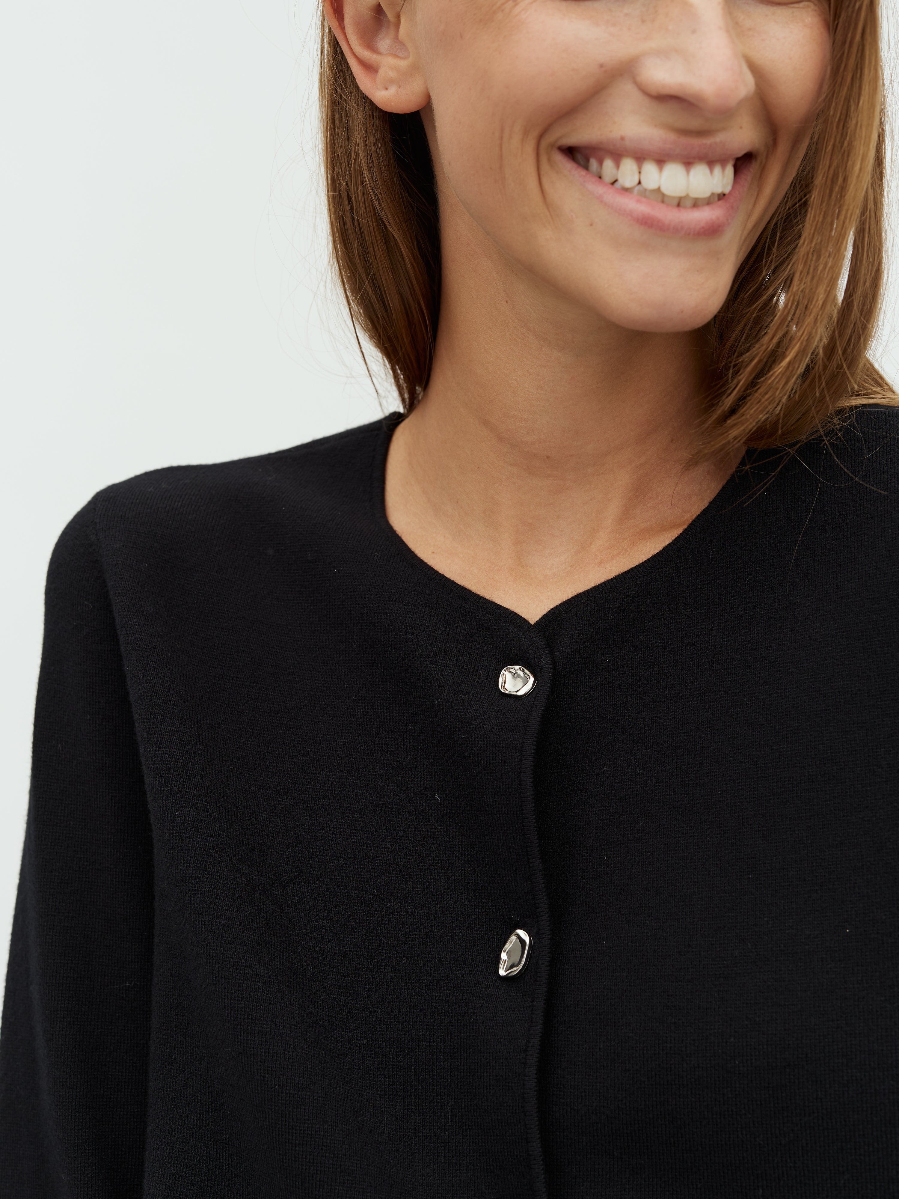 Salina-M_Black_Model_1