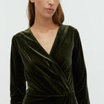 Madena_Pine Green_Model_1