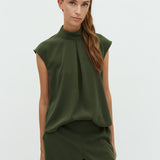 Maaja-M_Pine Green_Model_1