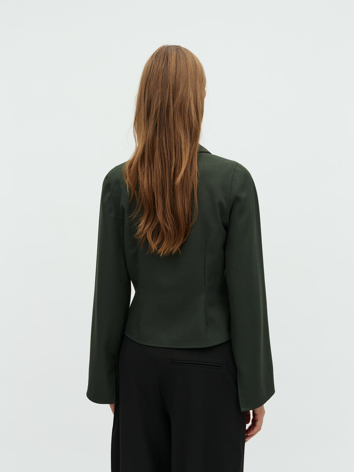 Mallaria-M_Pine Green_Model_1