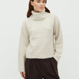 Kemina-M_Light Grey Stripe_Model_0