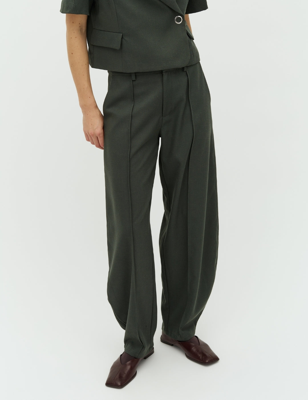 Pija-M_Pine Green_Model_2