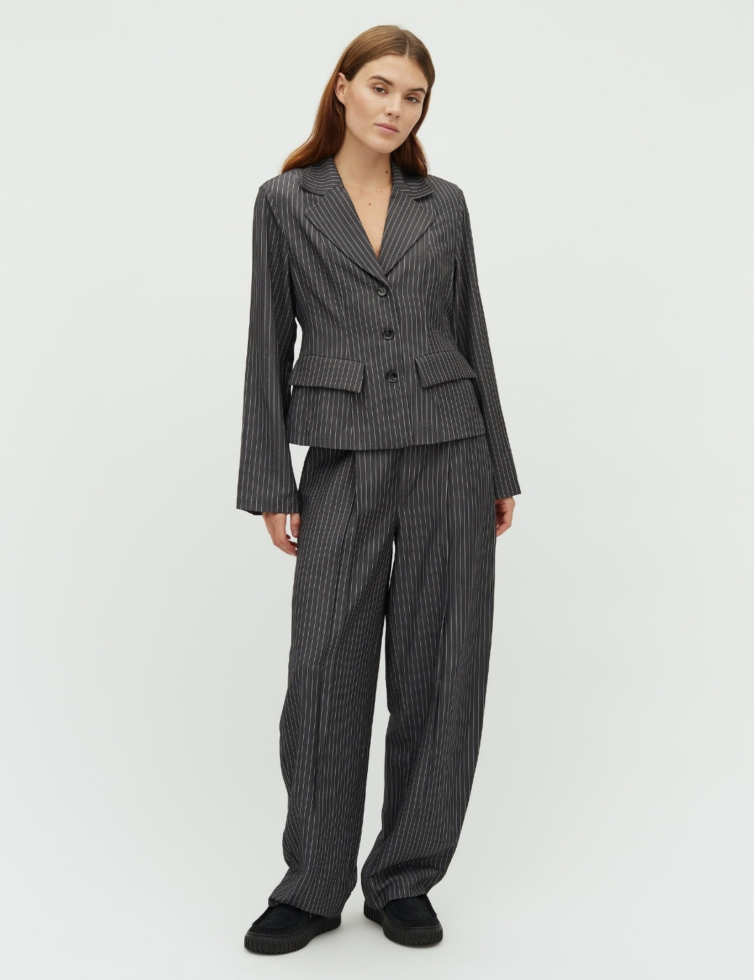 Leontina-M_Grey Pinestripe_Model_0