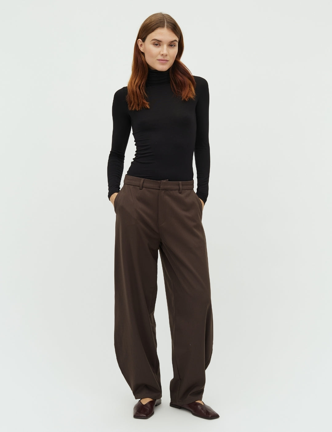 Silira-M_Coffee Brown_Model_0