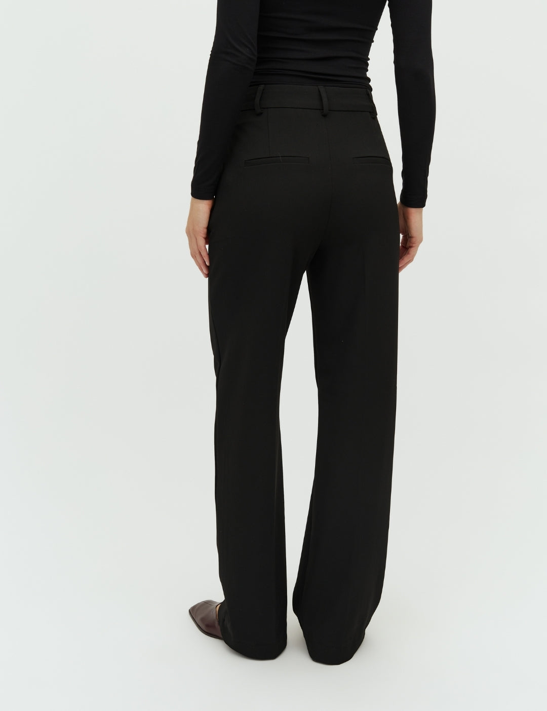 Lucy-M_Black_Model_3