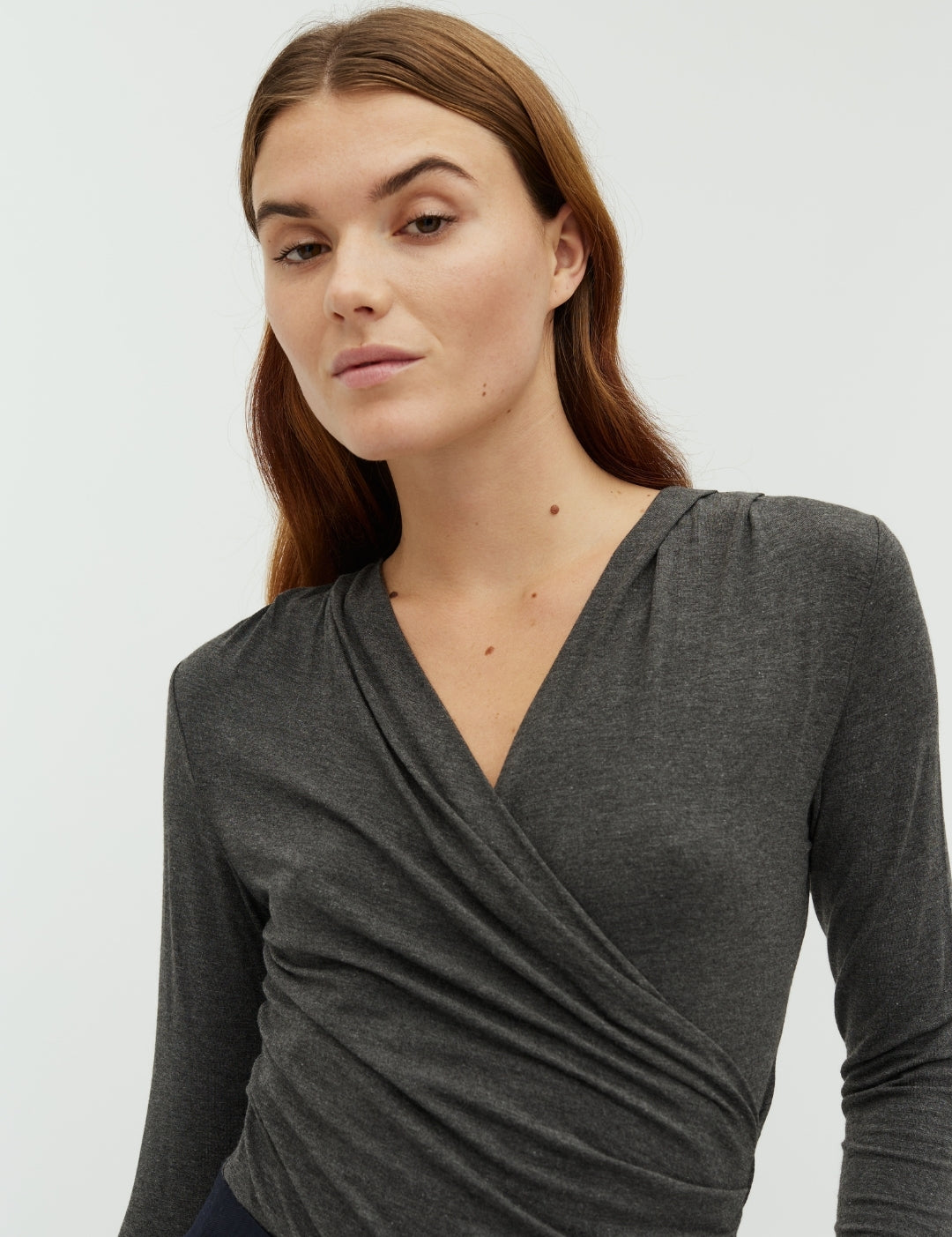 Lione_Dark Grey Melange_Model_1