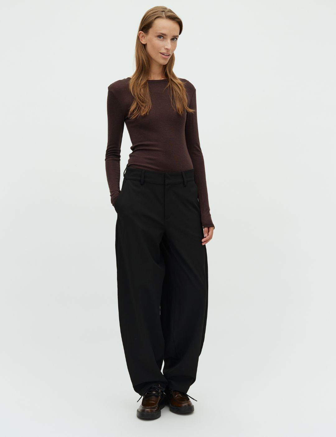 Silira-M_Black_Model_0