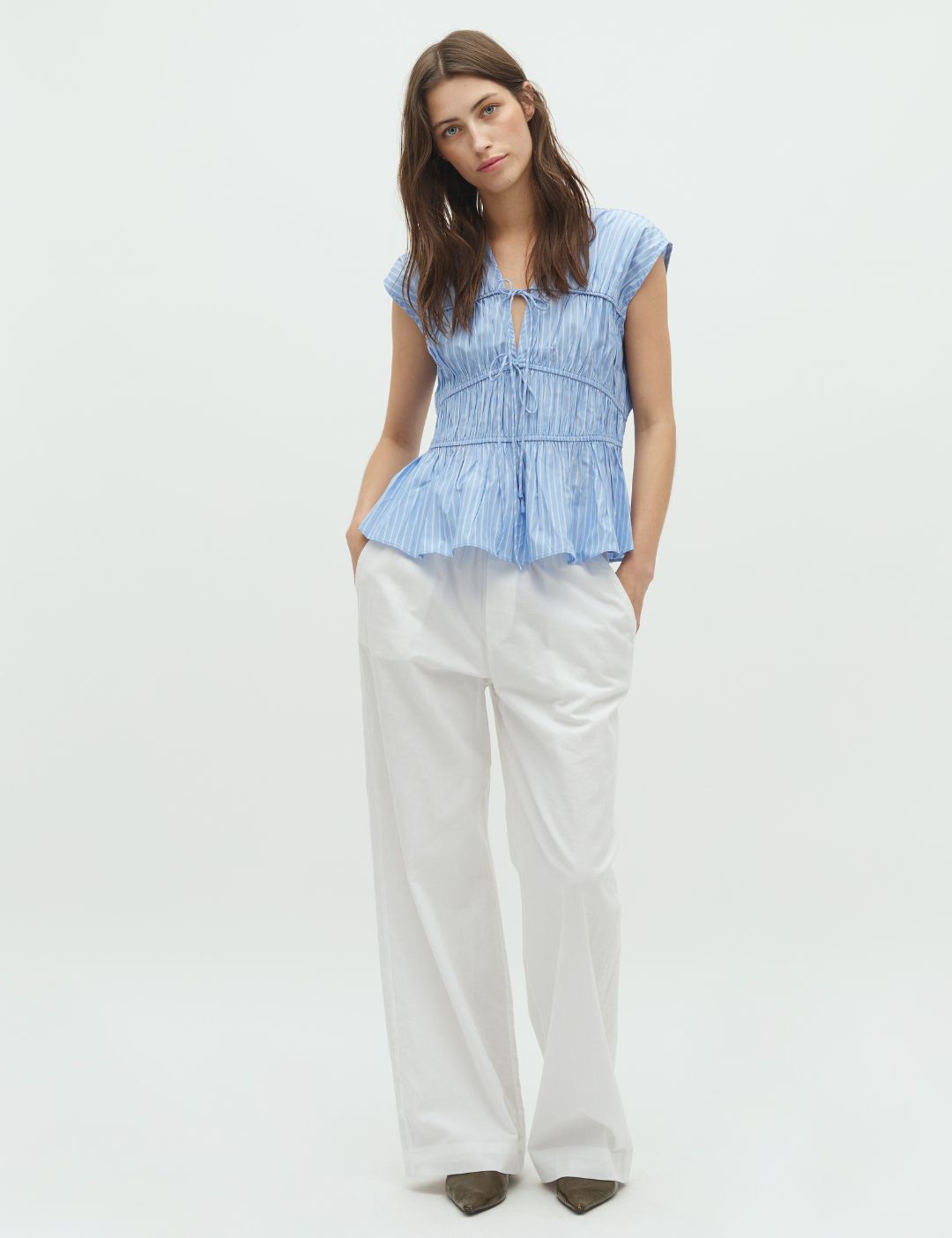 Grasielle-M_White_Model_0