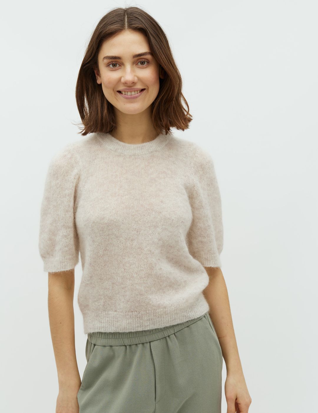 Carla-M_Oat Melange_Model_0