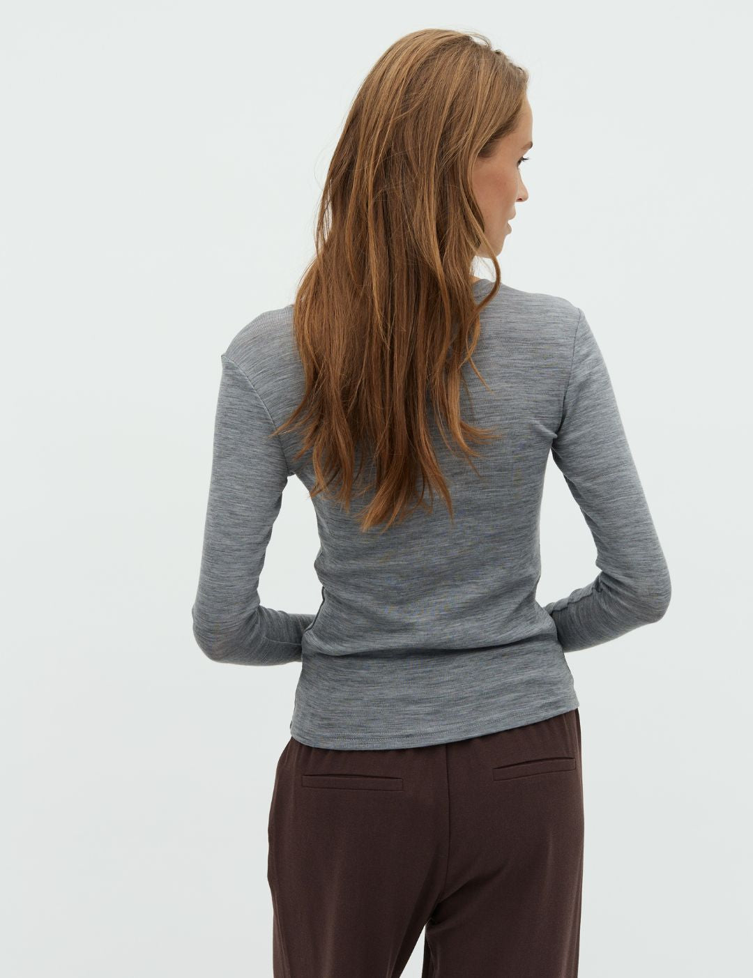 Christina-M_Medium Grey Melange_Model_2