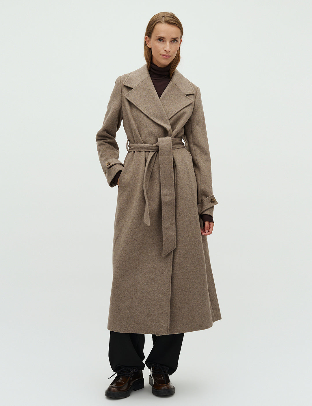 Kasimira-M_Greige Melange_Model_0