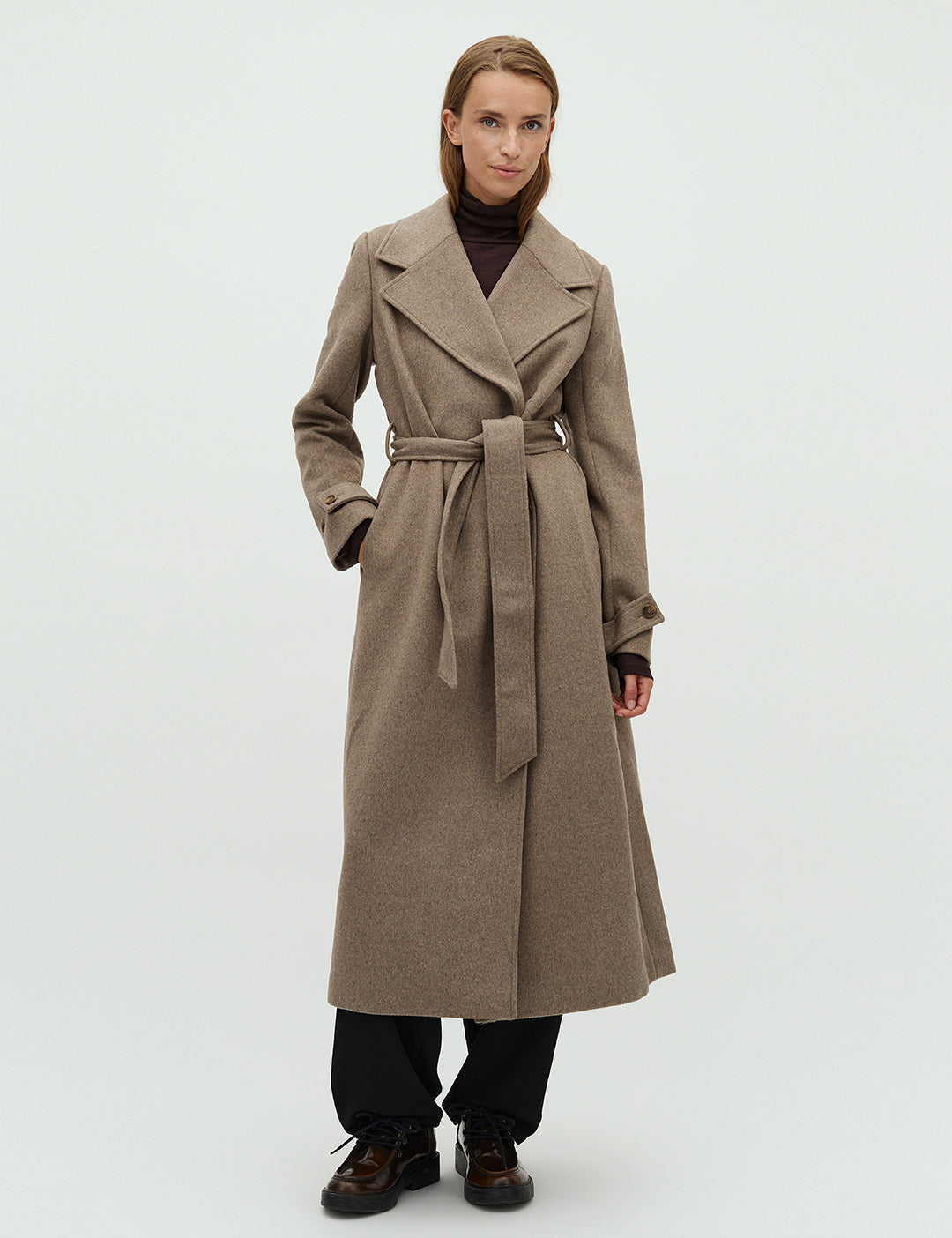 Kasimira-M_Greige Melange_Model_0