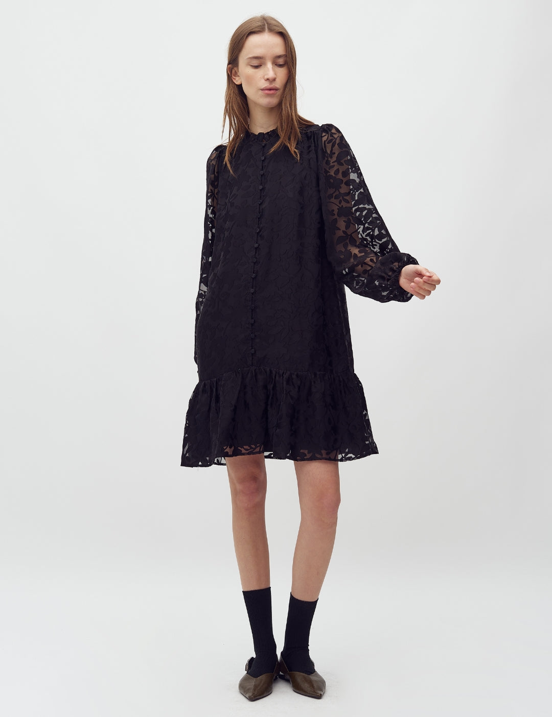 Nulia-M_Black_Model_0