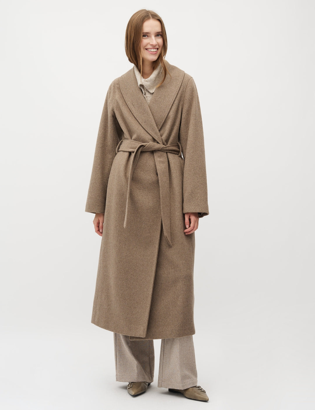 Umia-M_Greige Melange_Model_0