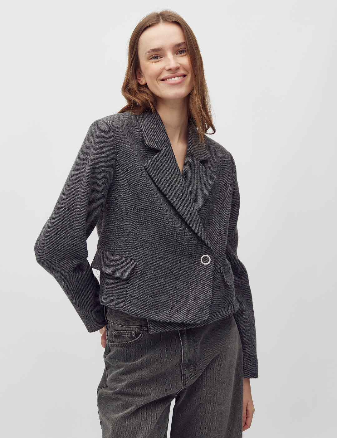 Iva-M_Black Twill_Model_0