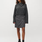 Jeani-M_Grey Check_Model_0