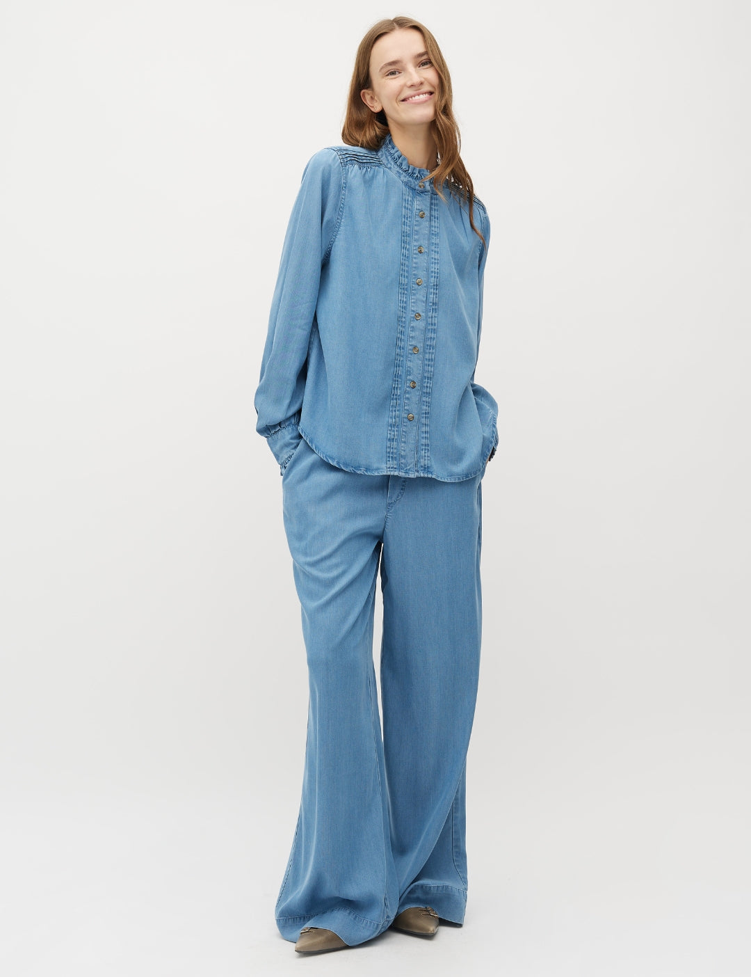 Asaka-M_Blue Soft Wash_Model_0