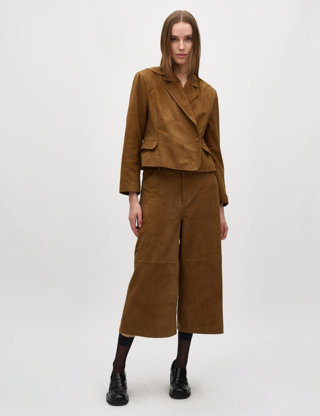 Doris-M_Cognac Brown_Model_0