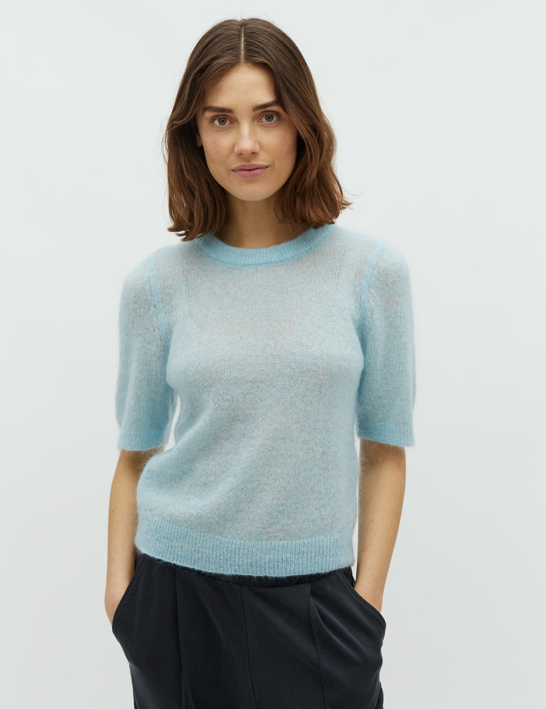 Carla-M_Cool Blue_Model_0