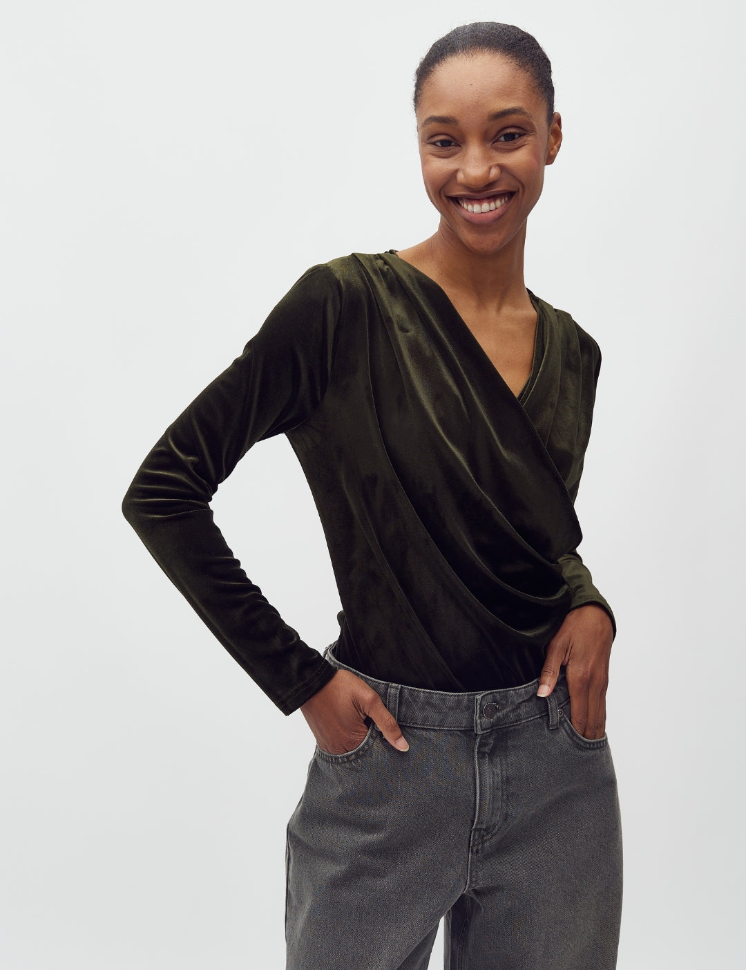 Lione_Pine Green_Model_0