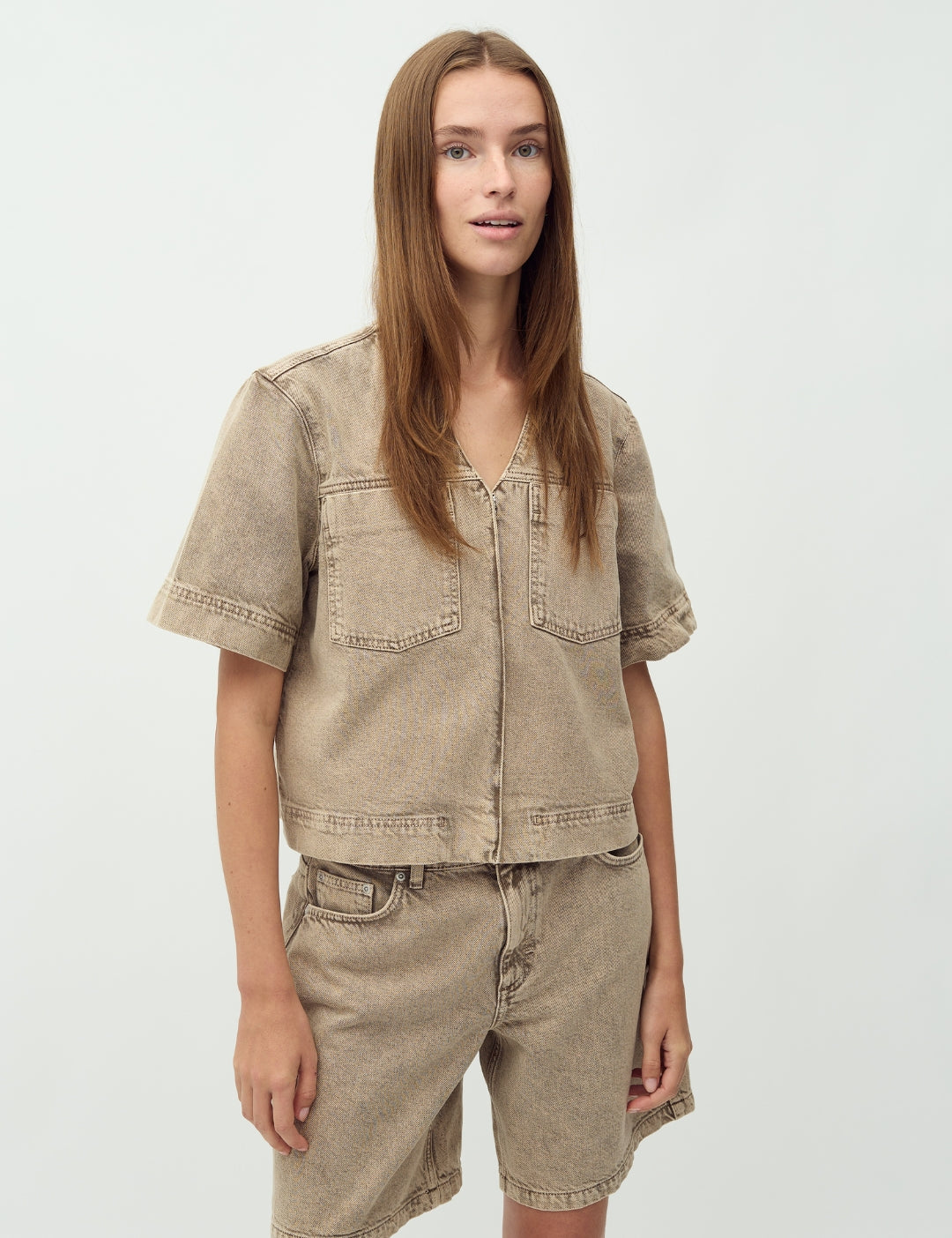 Reela-M_Beige Washed Denim_Model_0