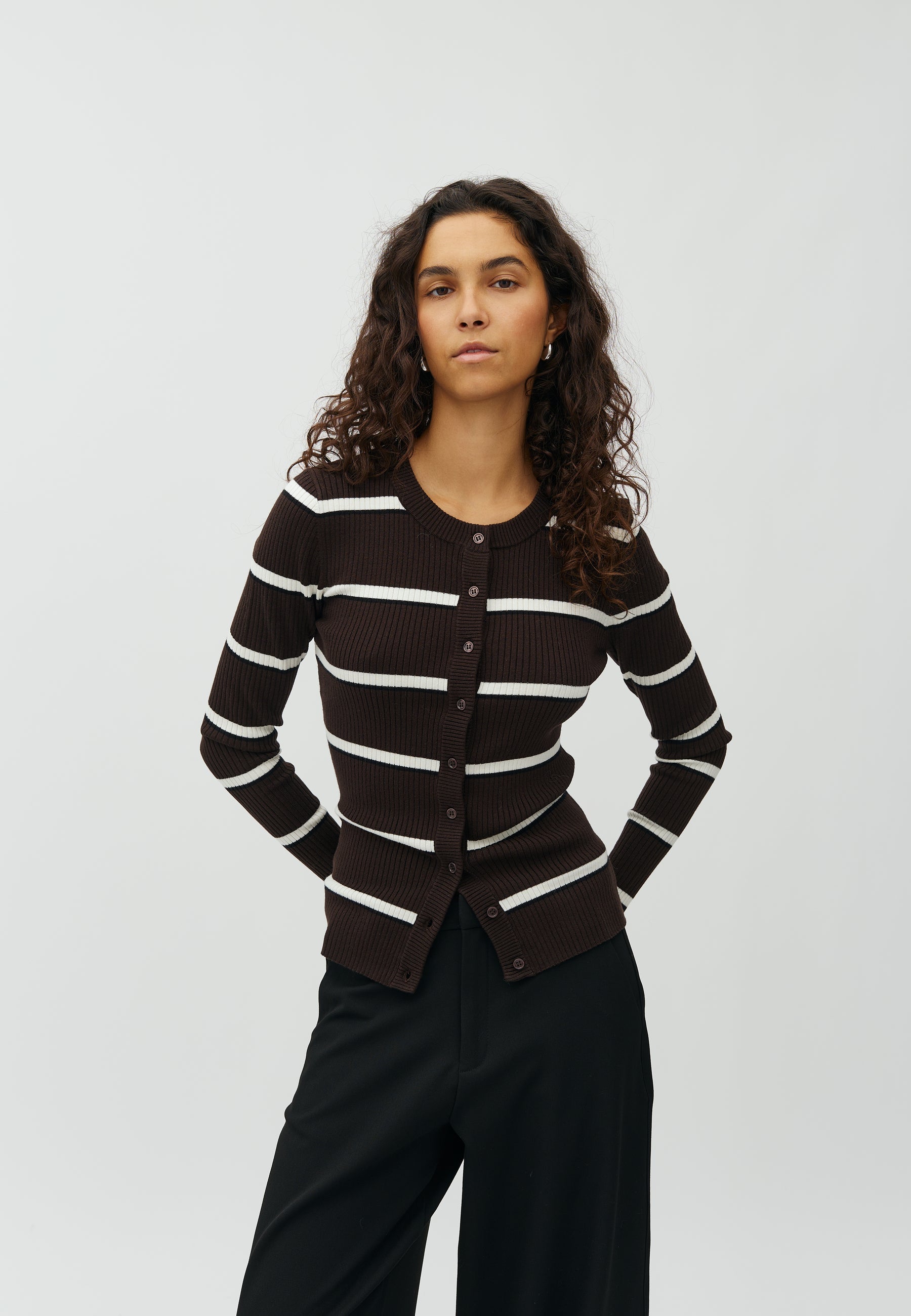 Liliosa-M_Java Mix Stripe_Model_1