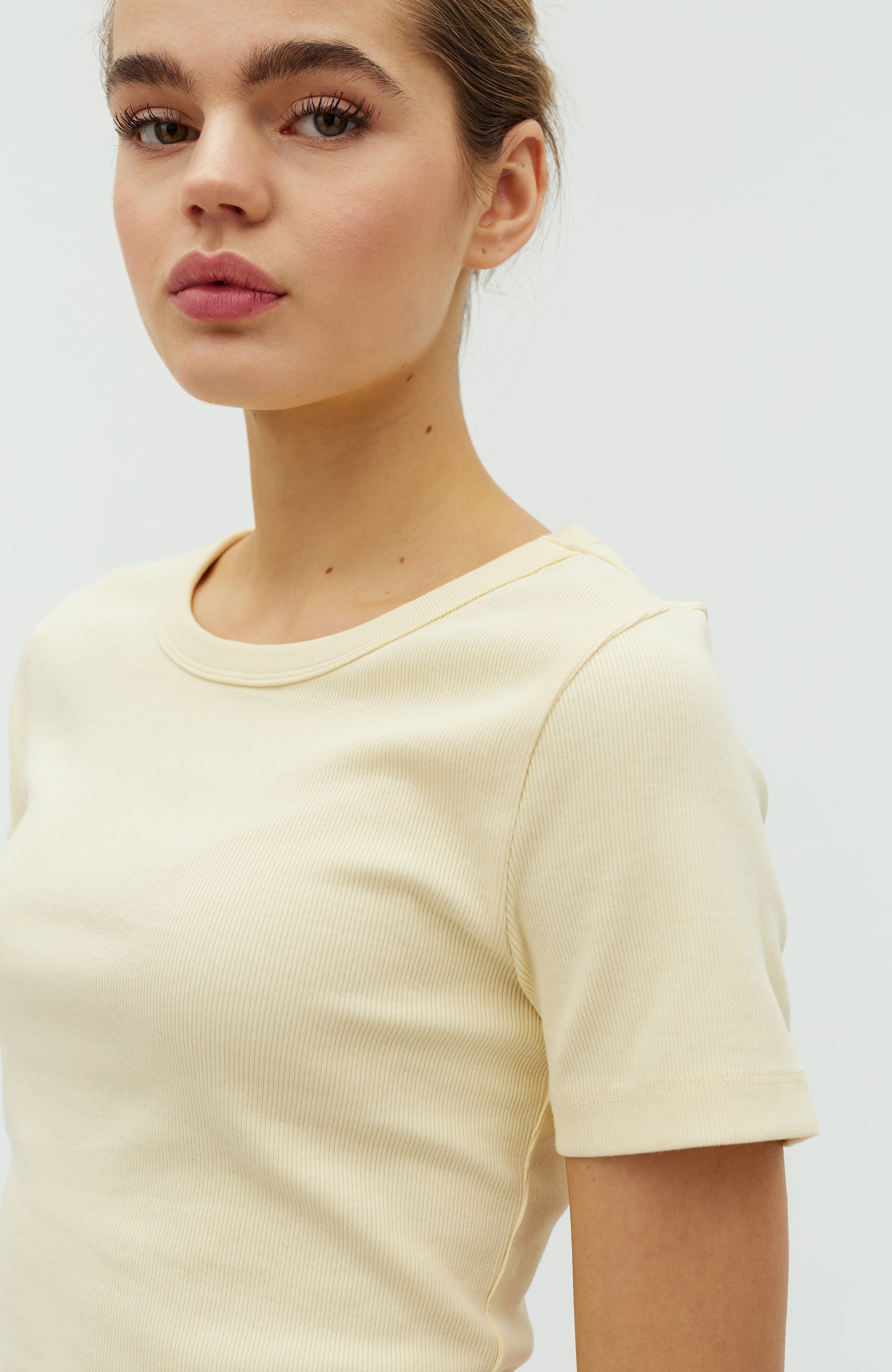 Otis-M_Summer Yellow_Model_1