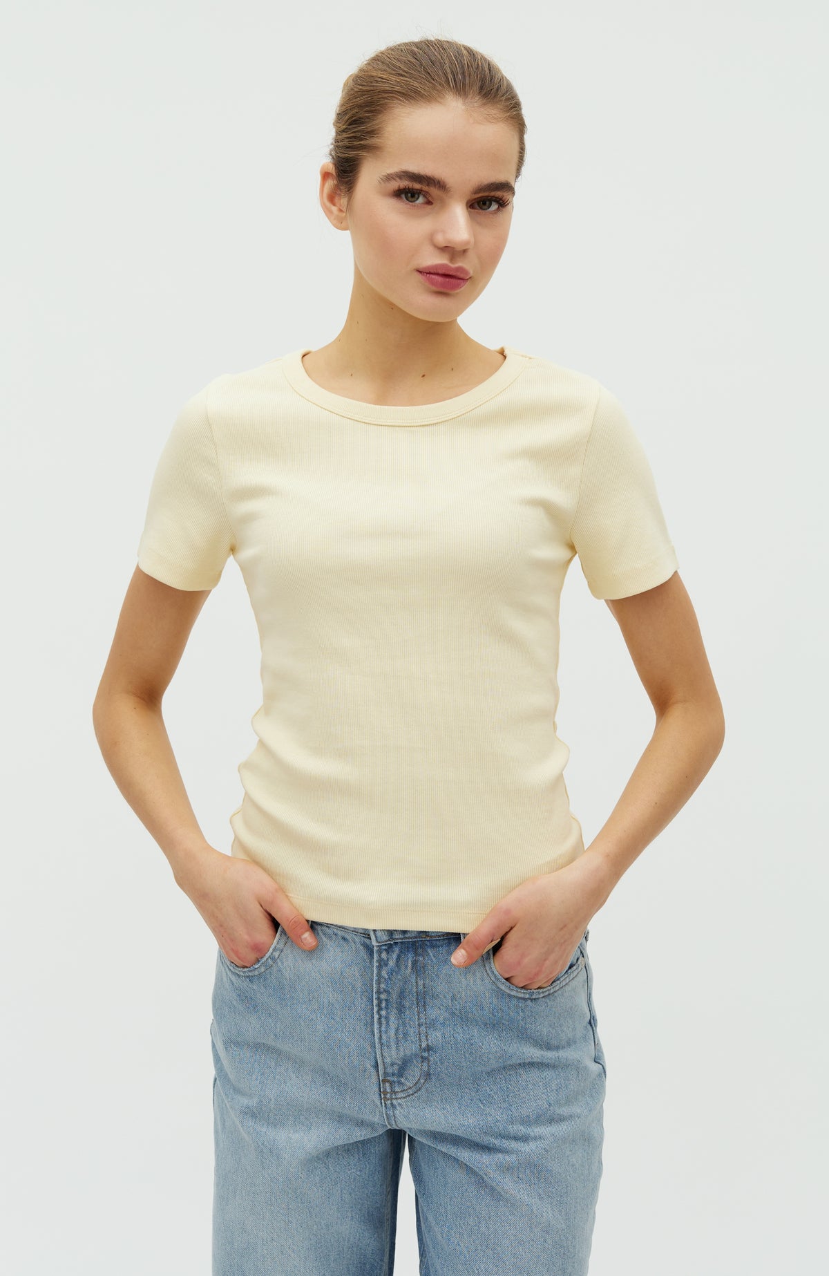 Otis-M_Summer Yellow_Model_0