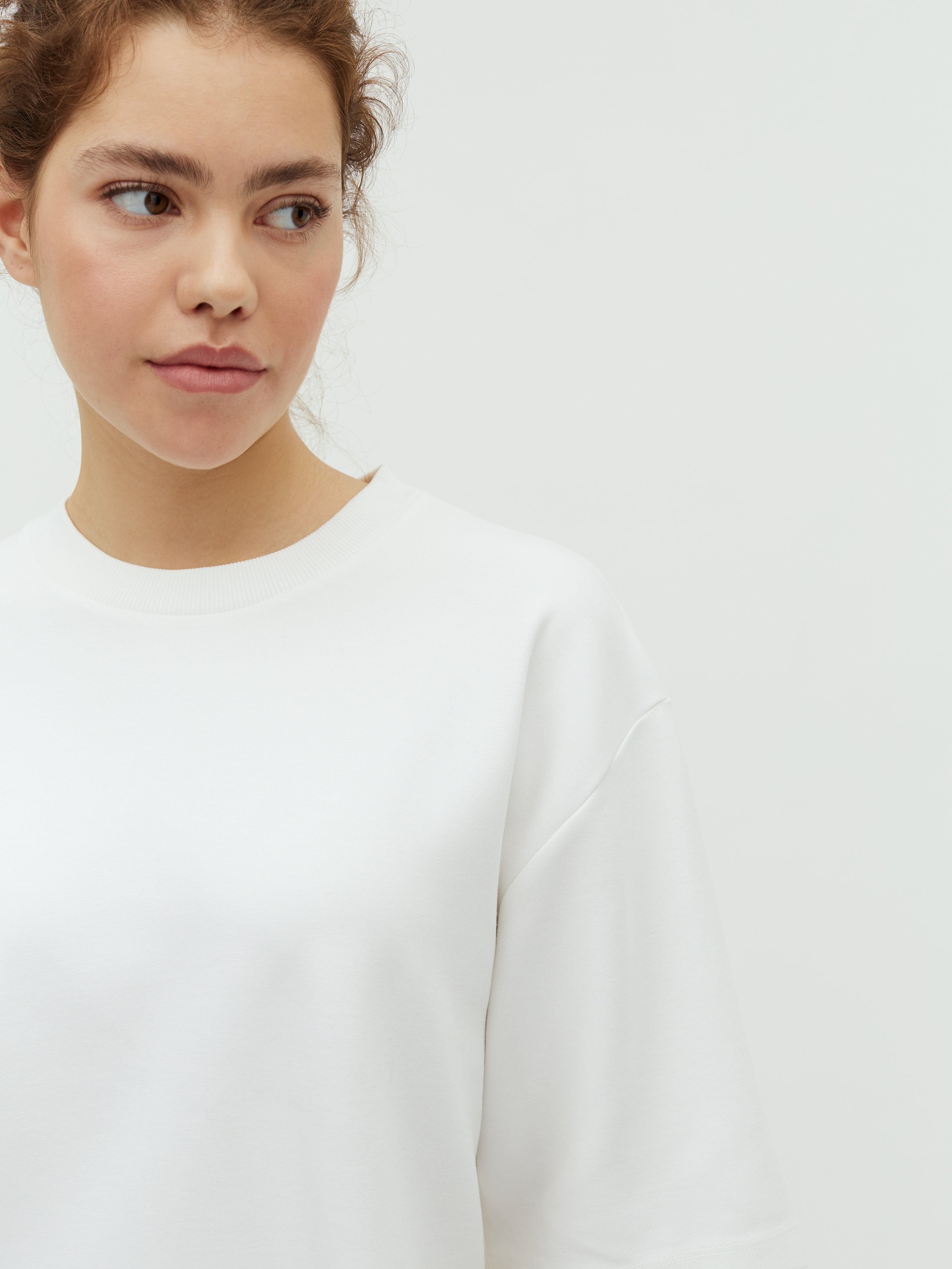 Emrys-M_White_Model_1