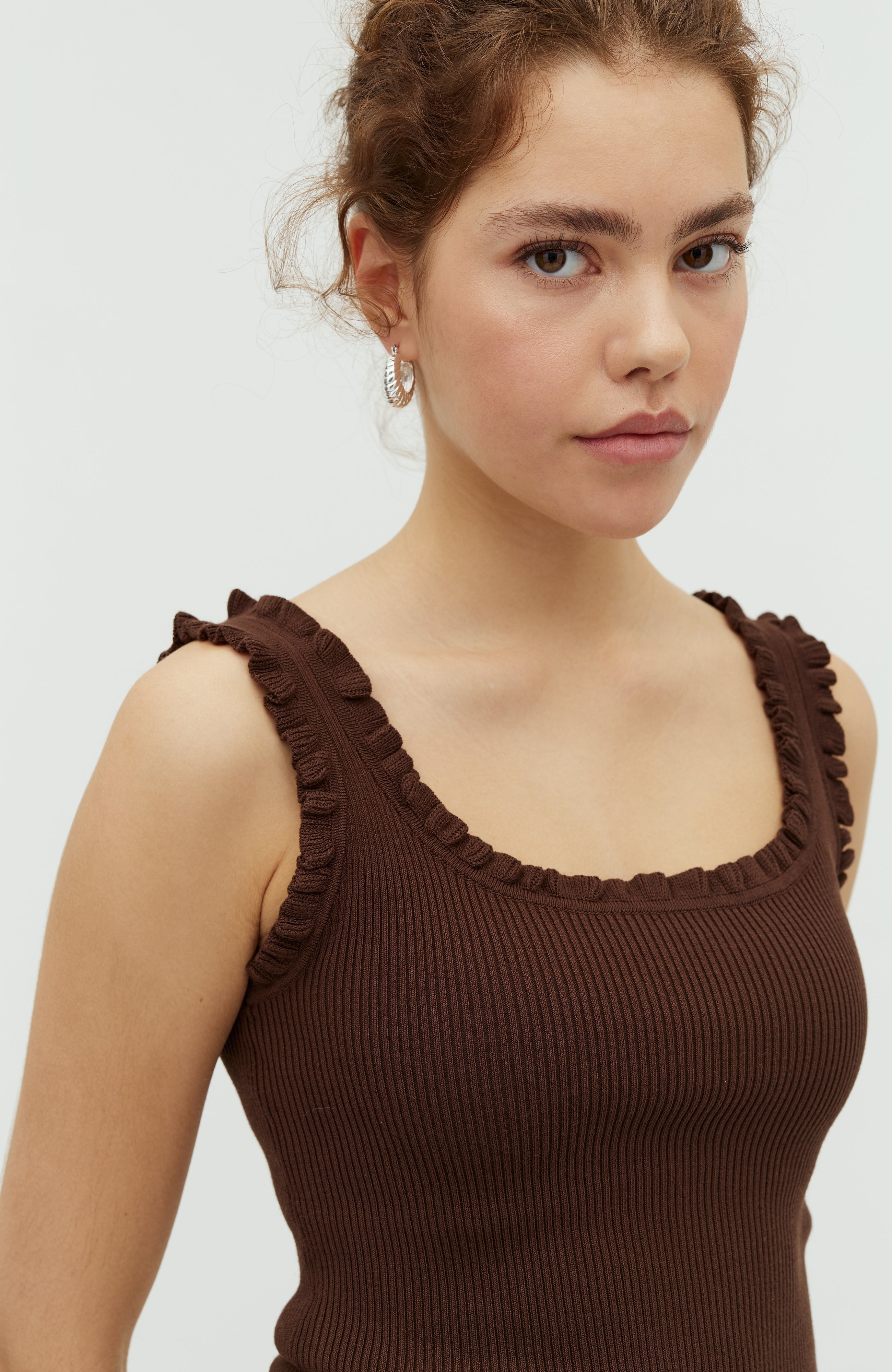 Elinne-M_Chocolate Brown_Model_1