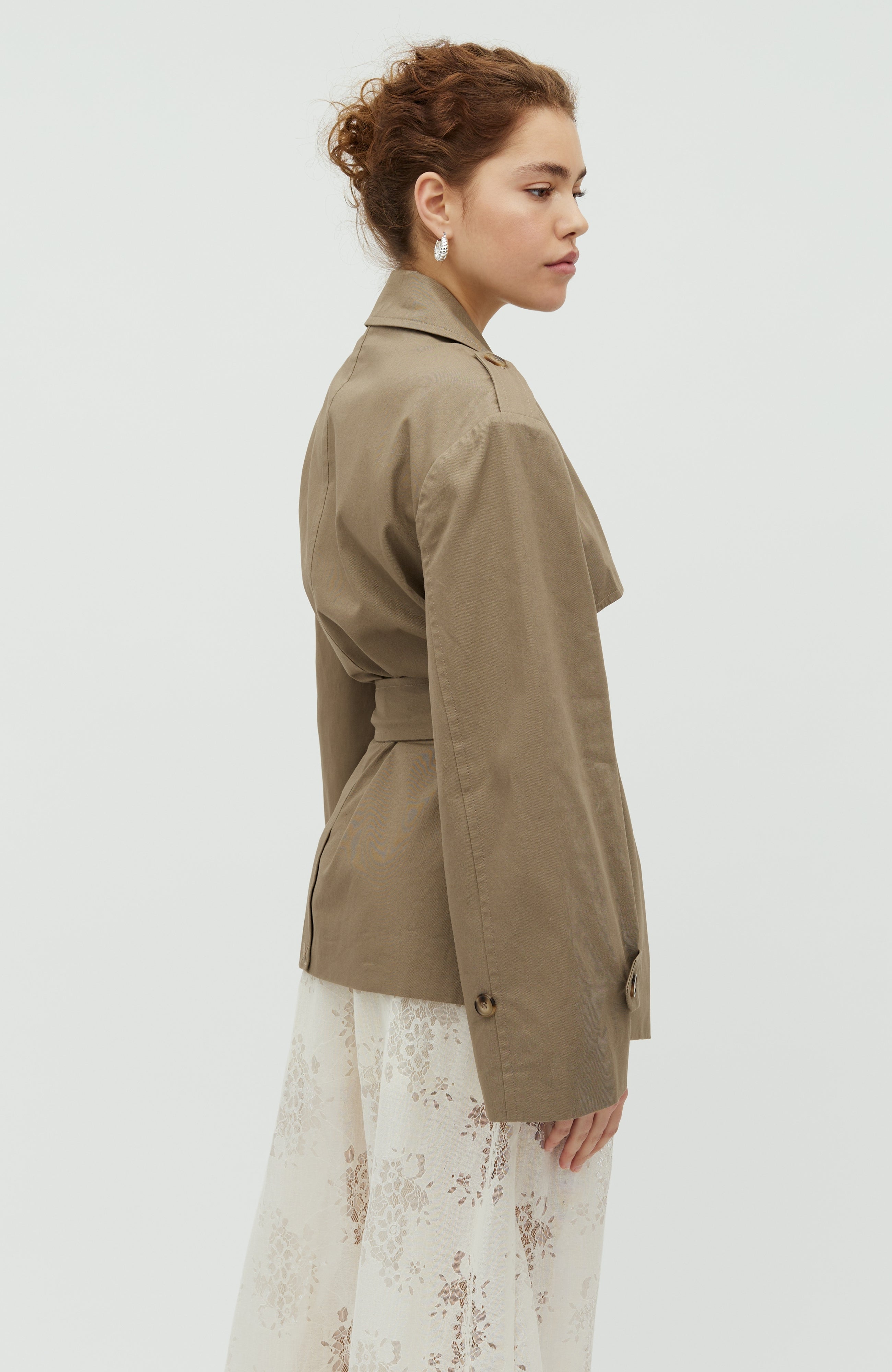 Daffira B-M_Brindle Sand_Model_3