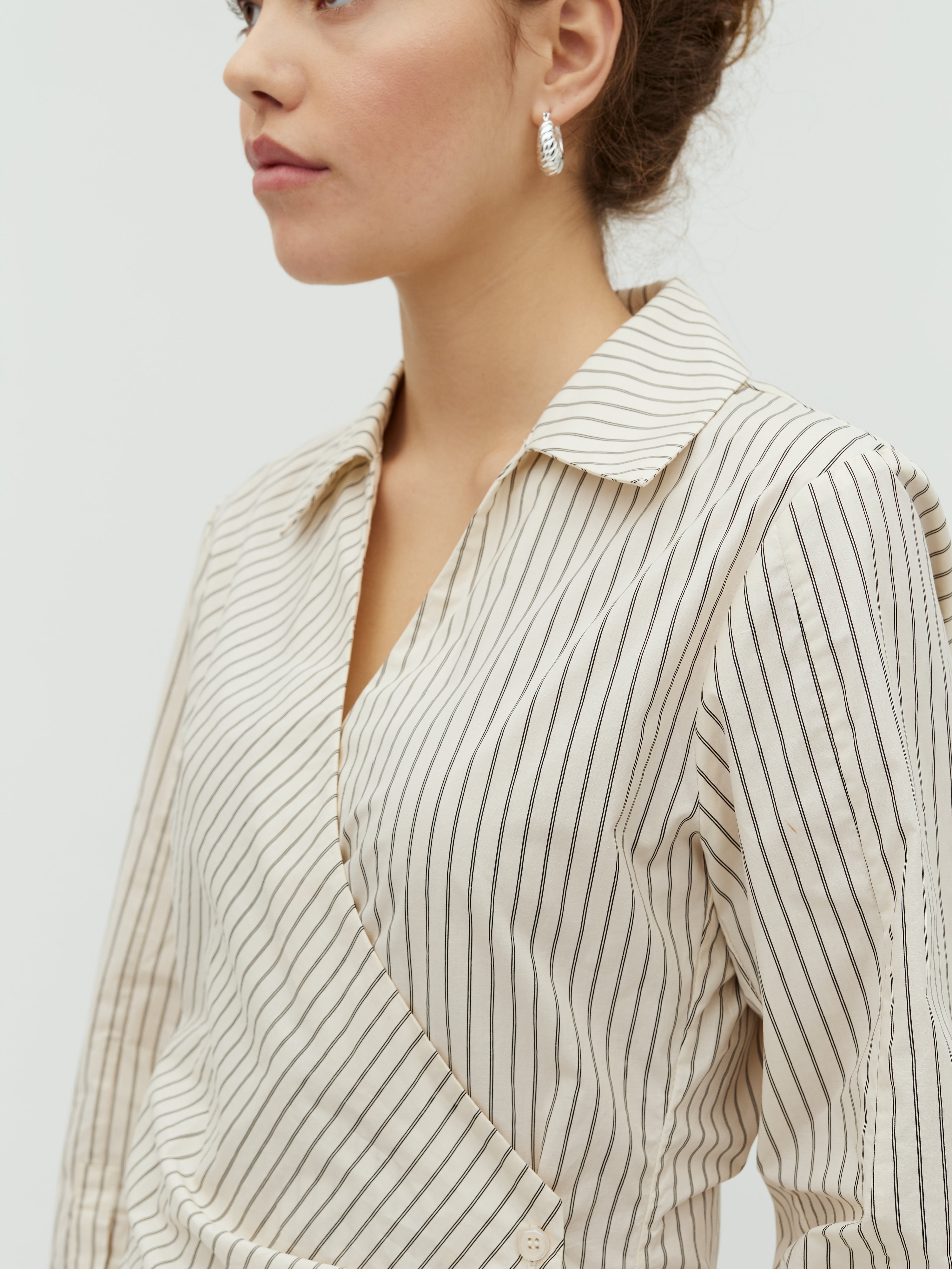 Gerri-M_Cremé Black Stripe_Model_1