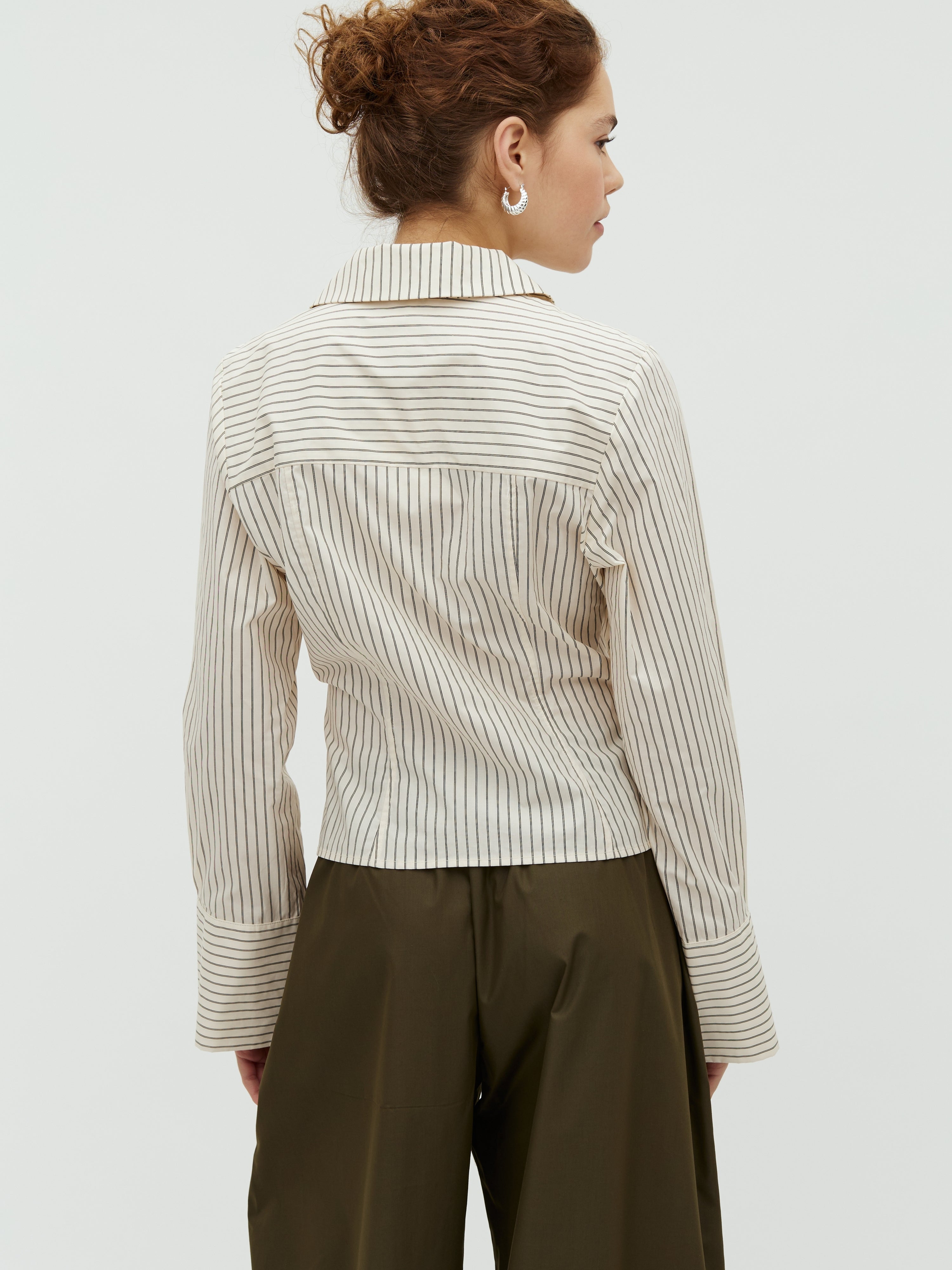 Gerri-M_Cremé Black Stripe_Model_2