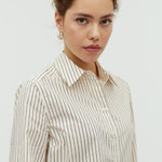 Kaloni-M_Cremé Black Stripe_Model_1