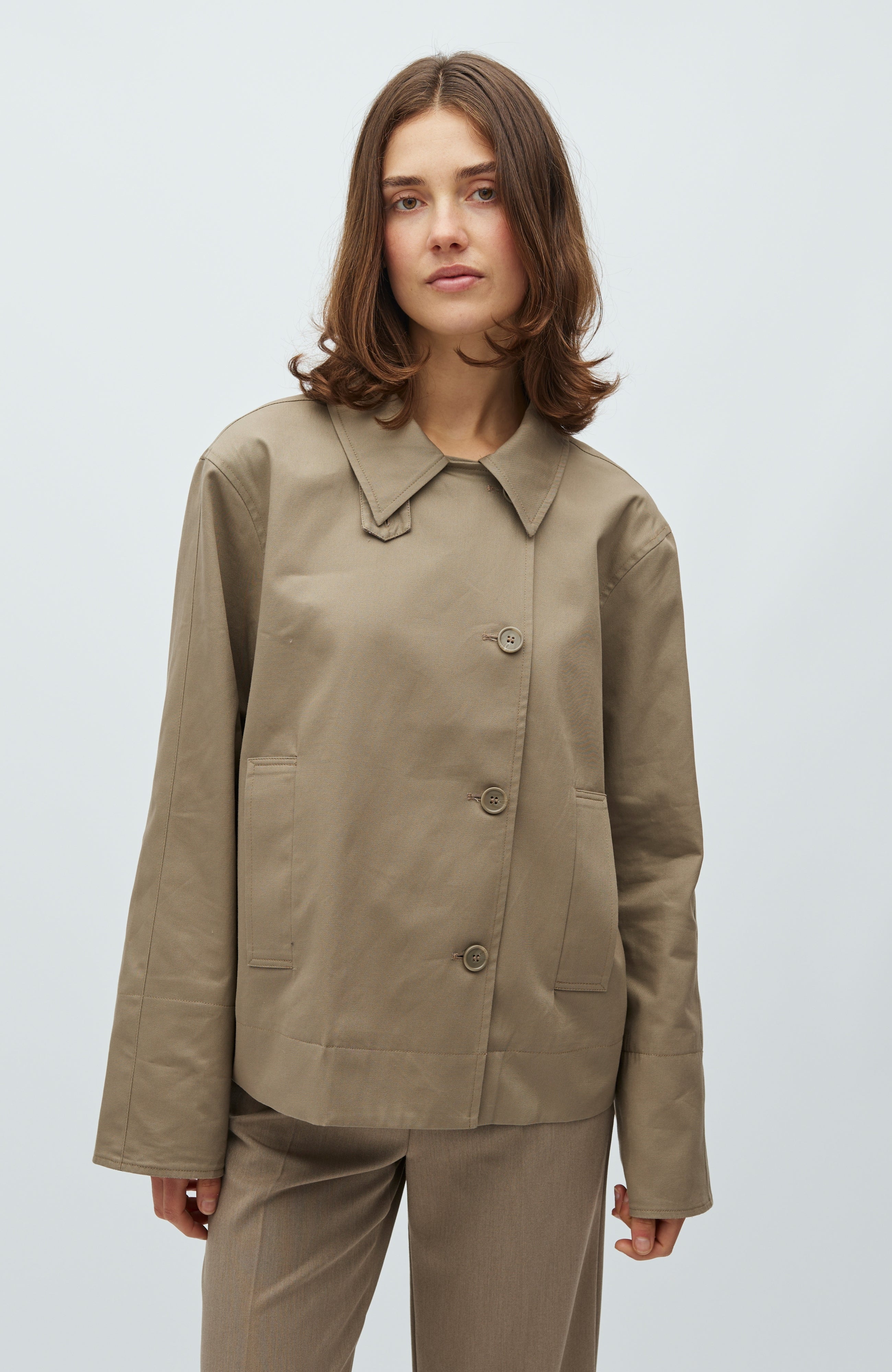 Bavina-M_Brindle Sand_Model_1