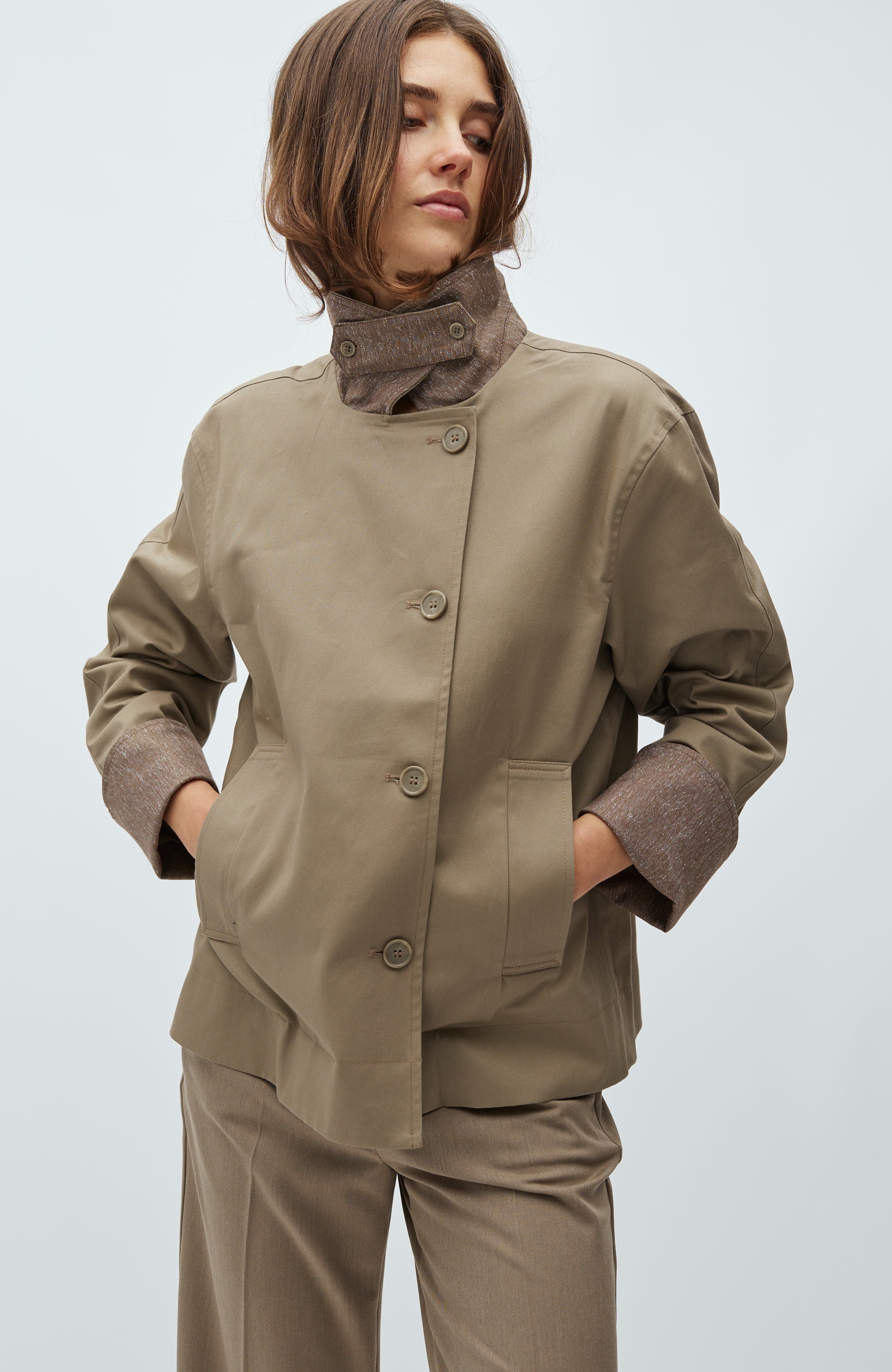 Bavina-M_Brindle Sand_Model_2