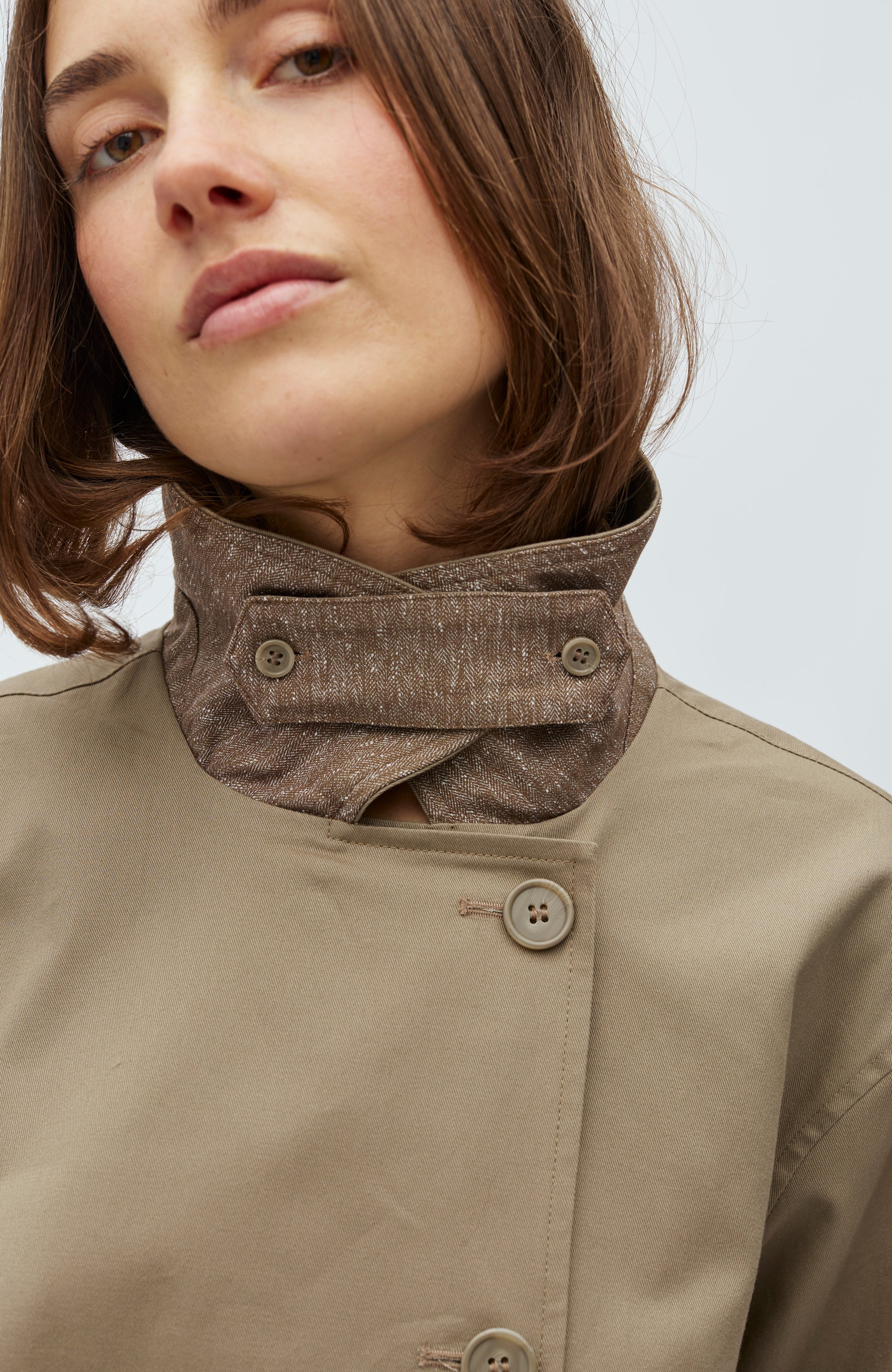 Bavina-M_Brindle Sand_Model_3