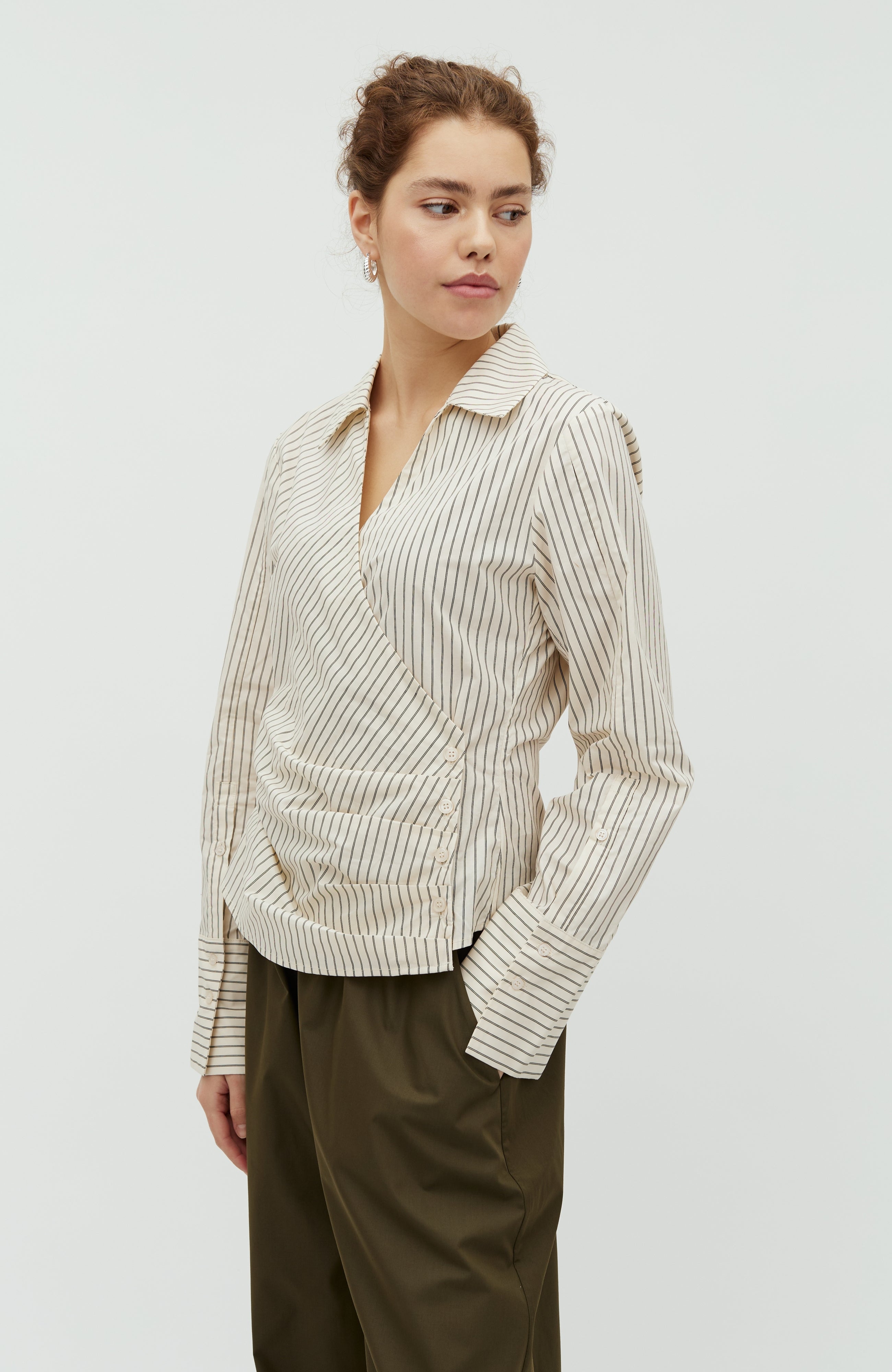 Gerri-M_Cremé Black Stripe_Model_0