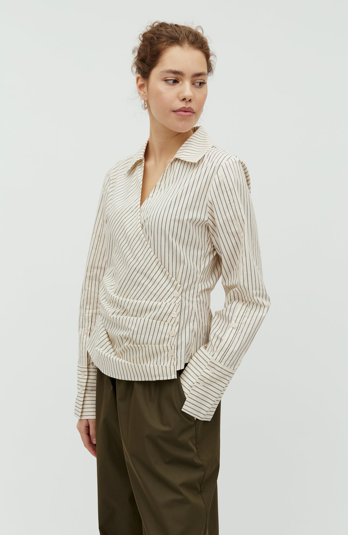 Gerri-M_Cremé Black Stripe_Model_0